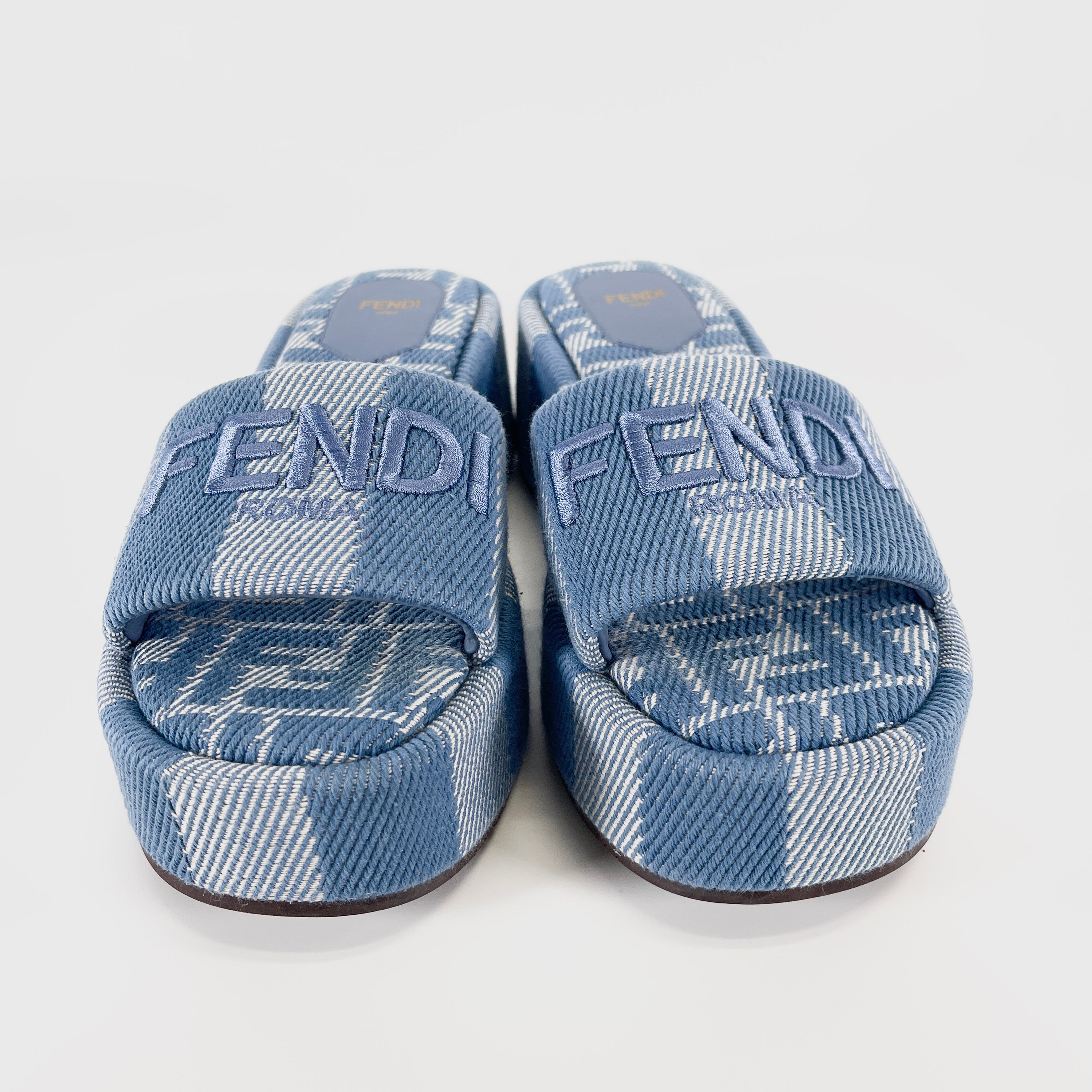 2604 secondhand FENDI Sandals