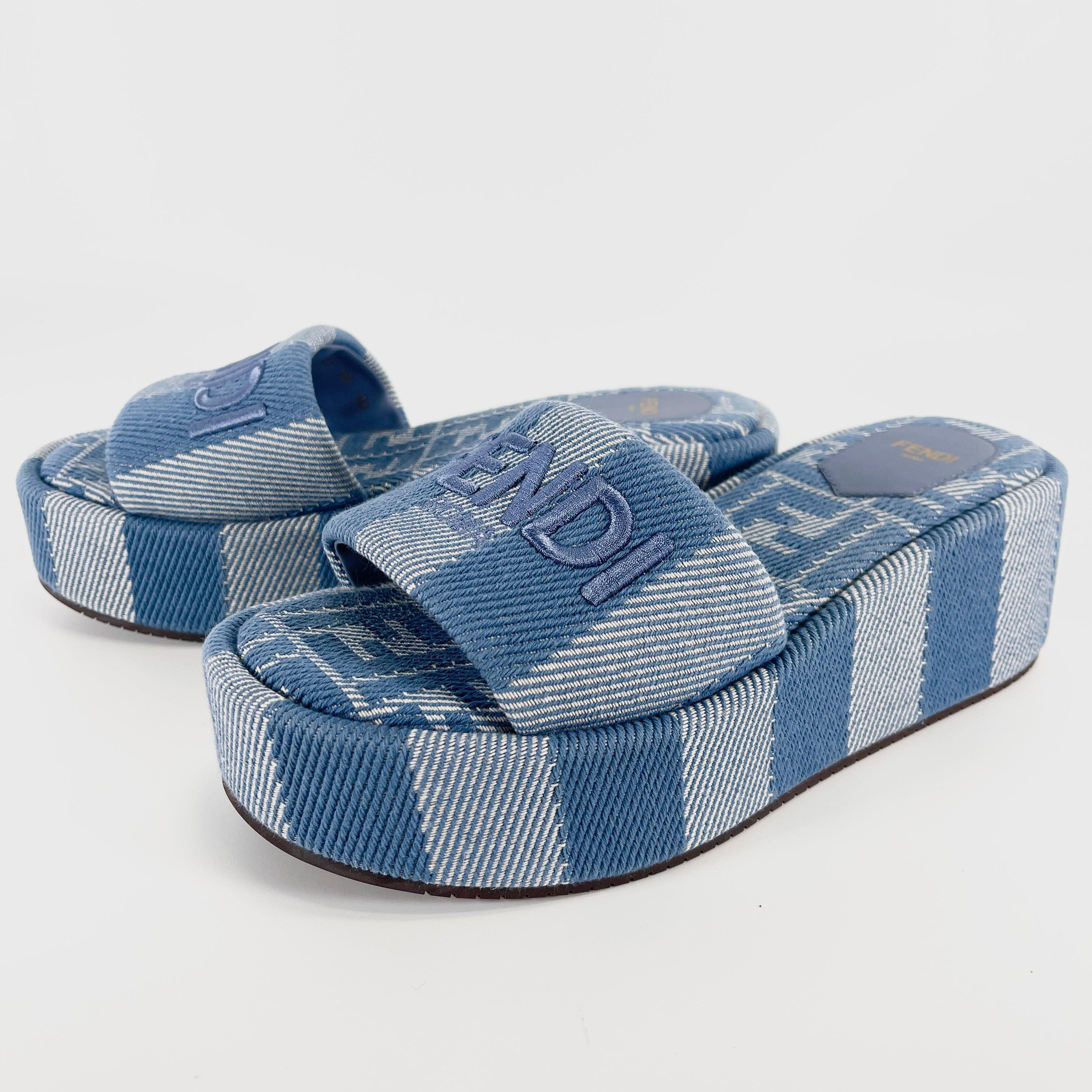 2604 secondhand FENDI Sandals
