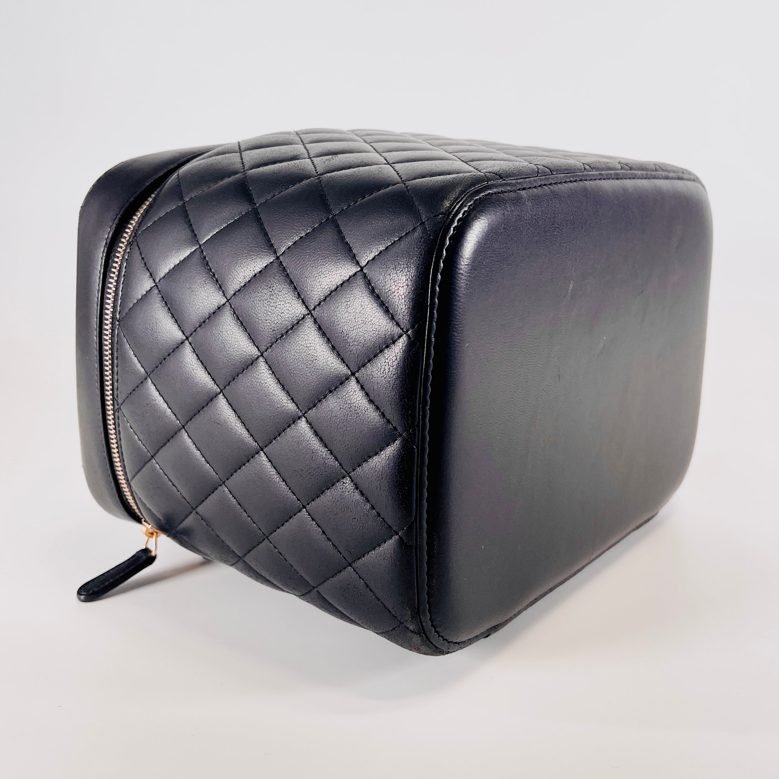 2603 secondhand CHANEL Matelasse Rum Vanity black 22