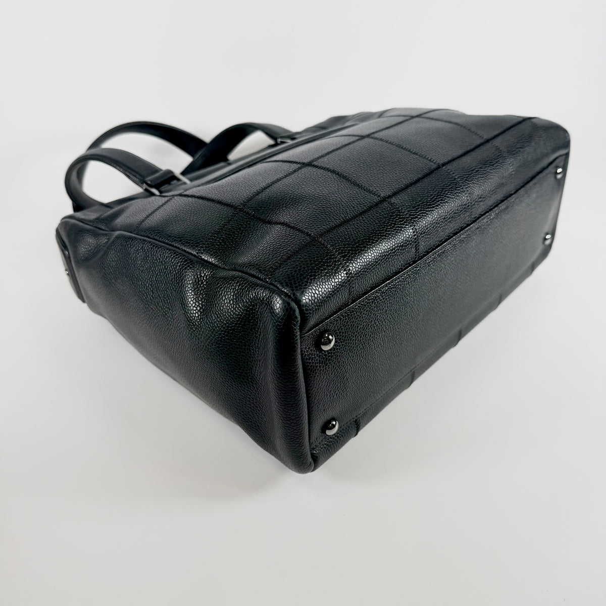 2608 secondhand CHANEL Black Caviar Leather Tote Bag