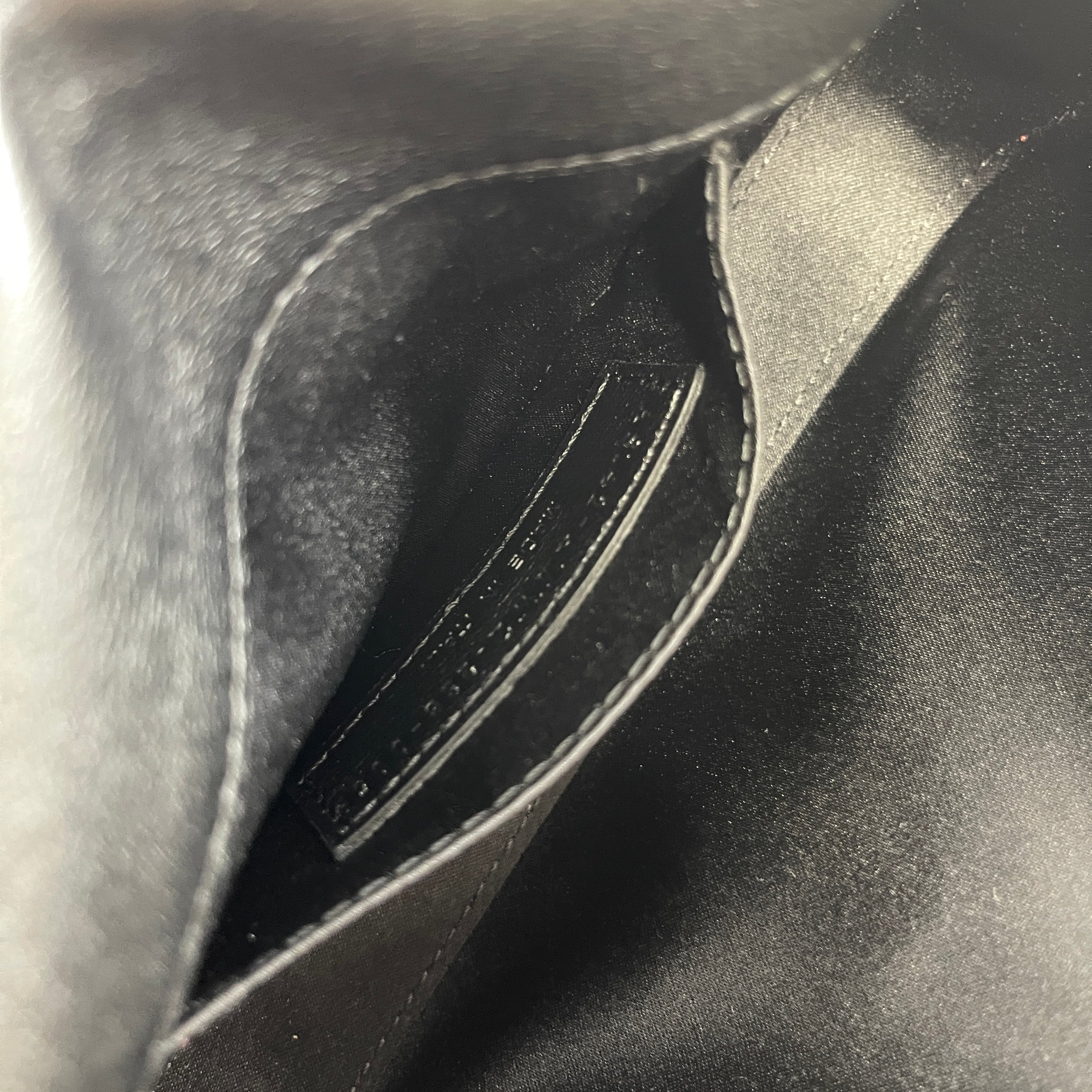 2606 secondhand FENDI shoulder black
