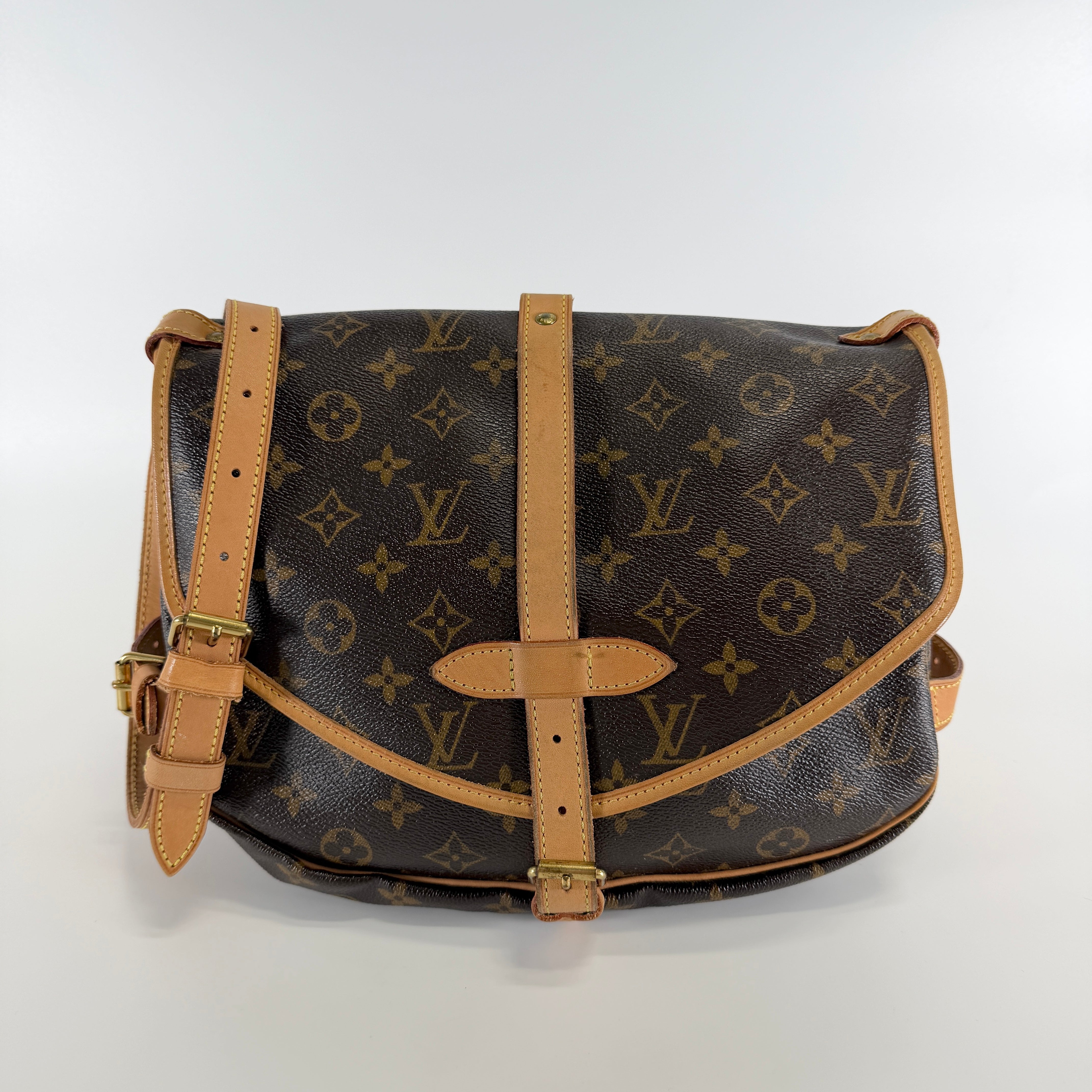 2606 secondhand LV Monogram Saumur 30