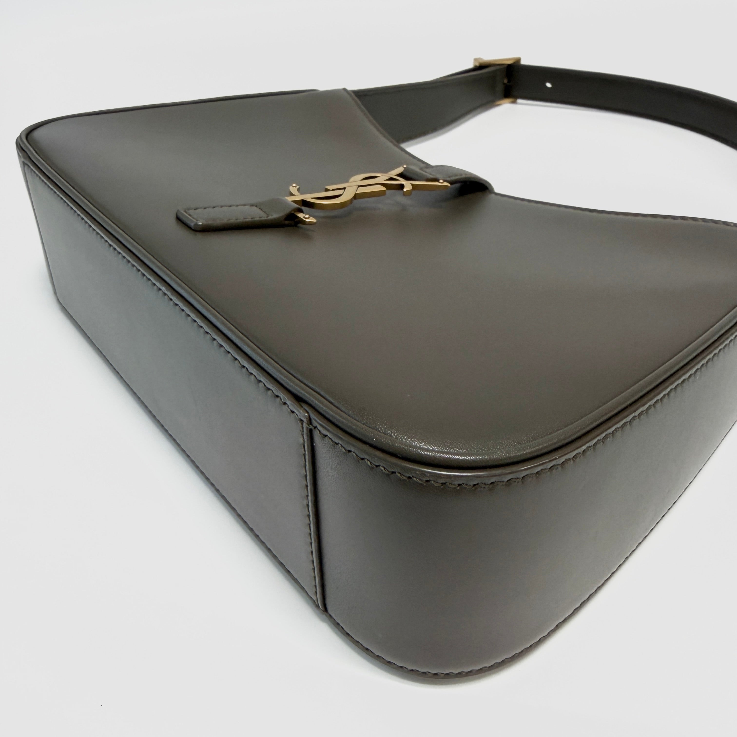 2604 secondhand SAINTLAURENT LE 5 A 7 hand bag