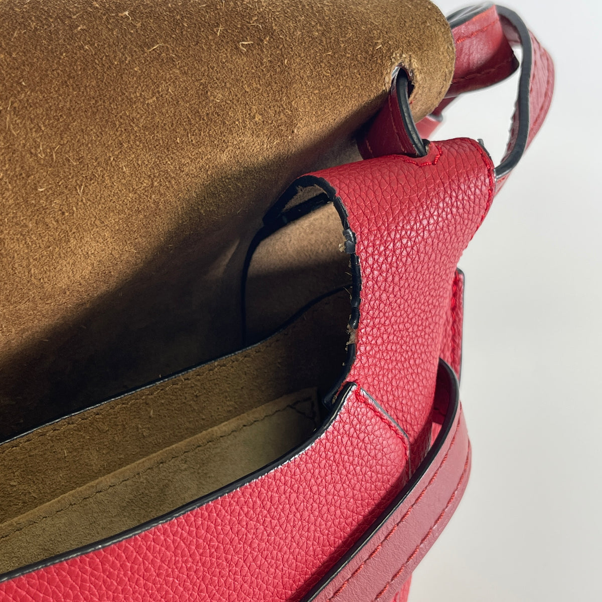 2604 secondhand LOEWE gate shoulder Red
