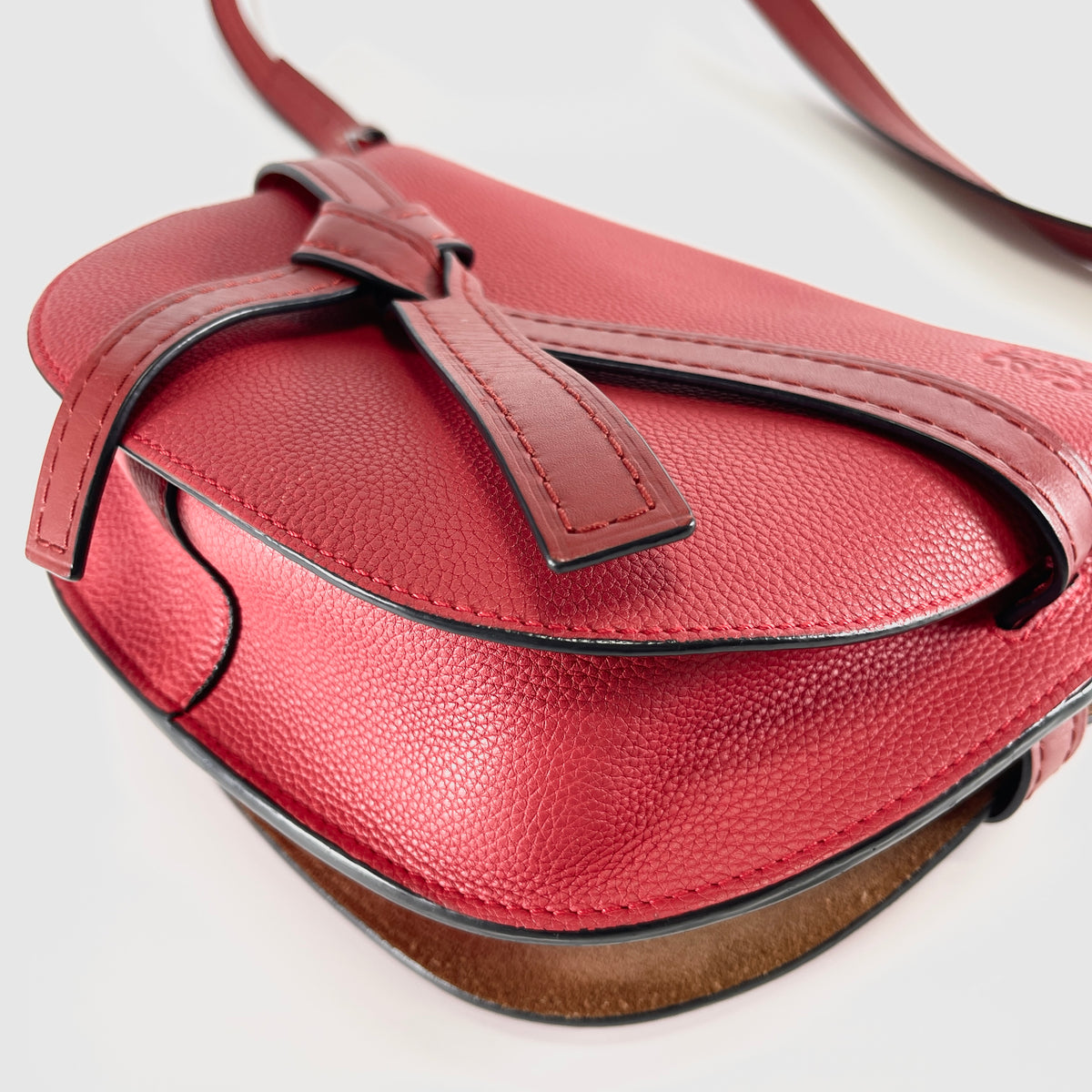 2604 secondhand LOEWE gate shoulder Red