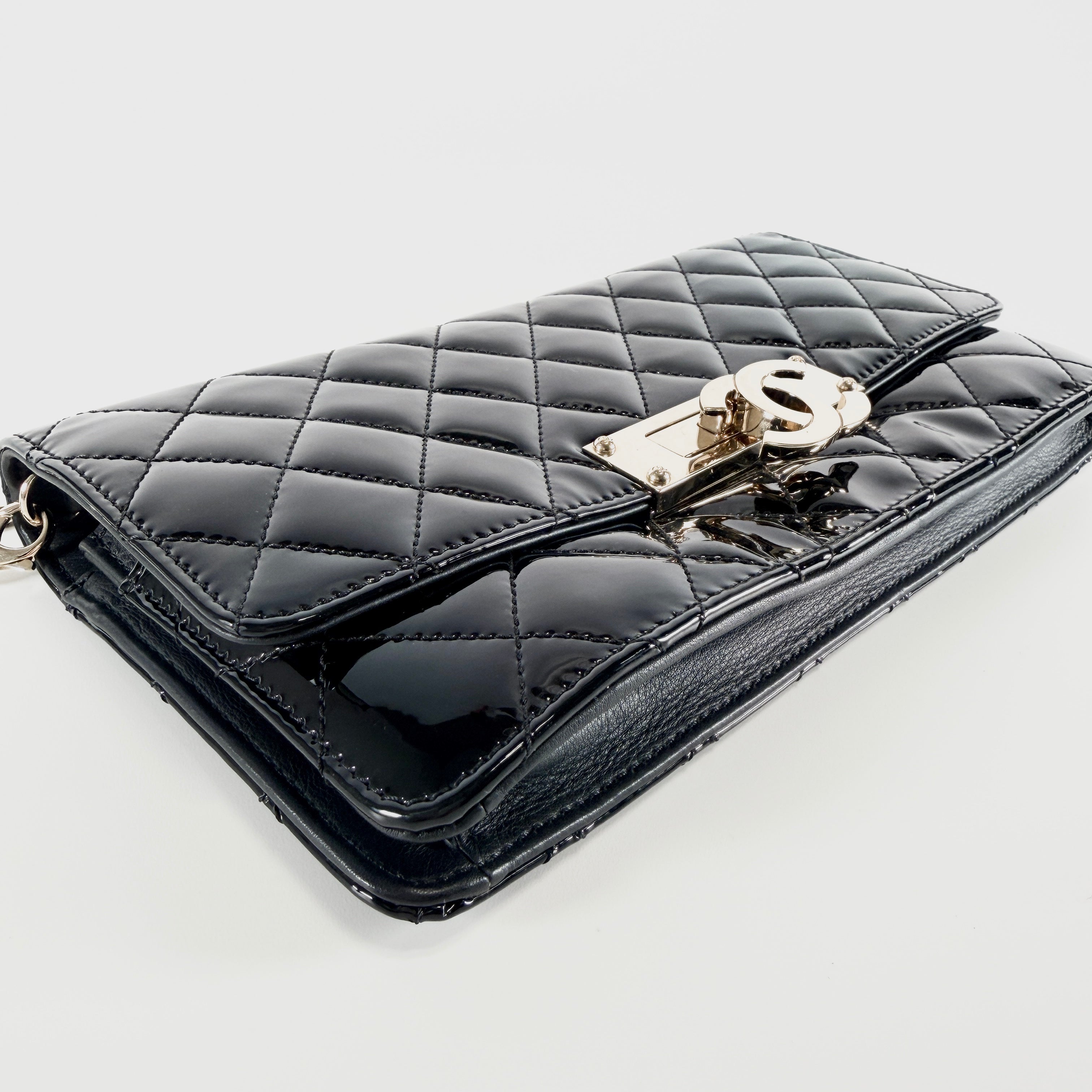 2606 secondhand CHANEL patent Chain Shoulder Bag