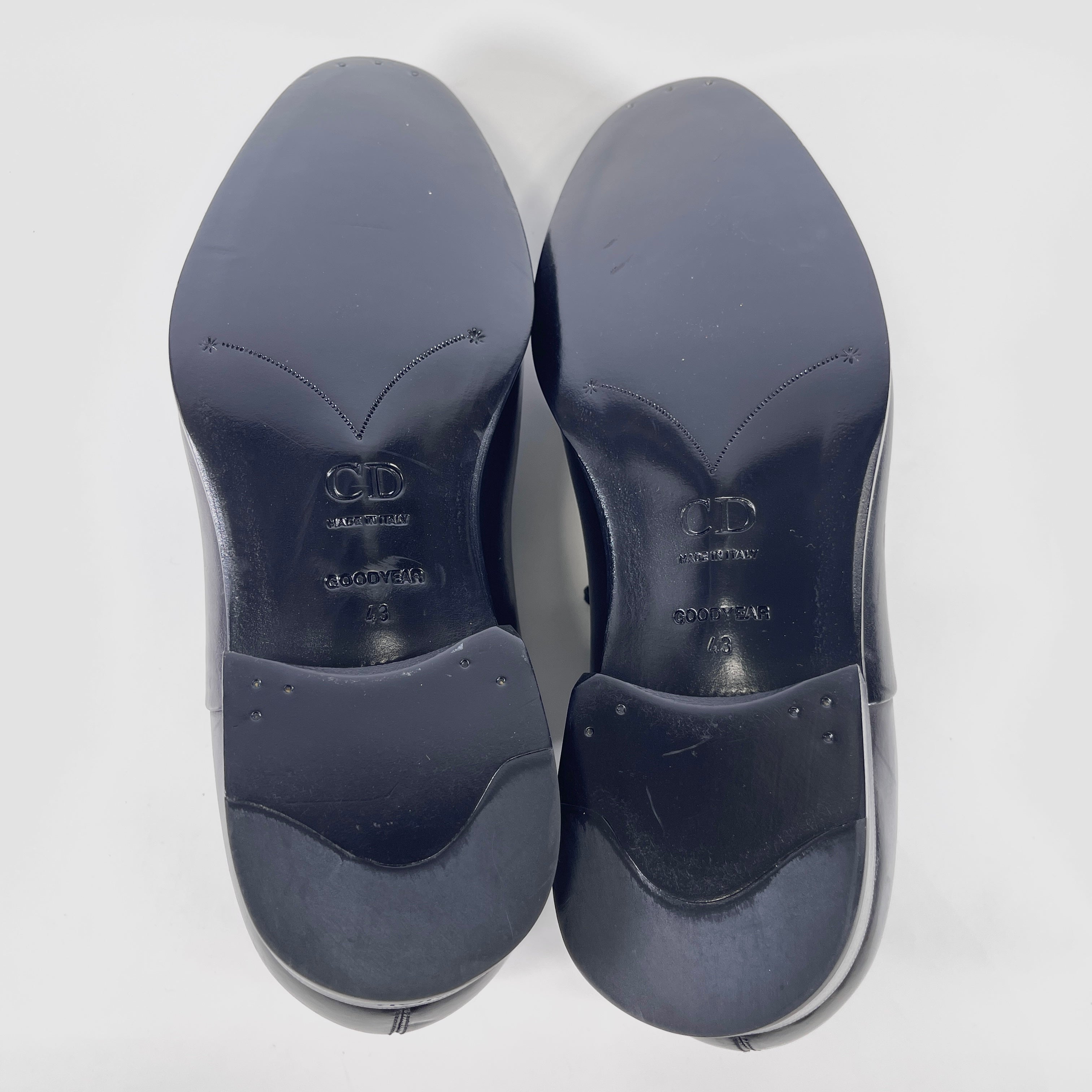 2602 secondhand CD leather shoes / Loafers