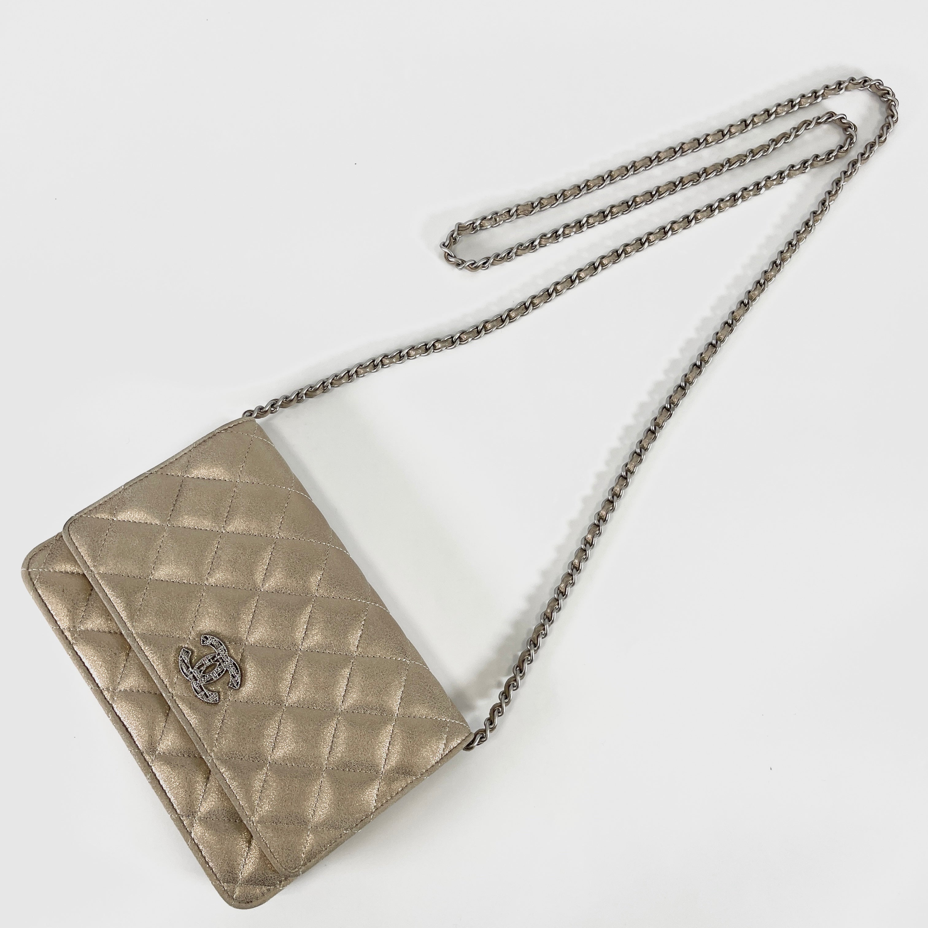 2605 secondhand CHANEL Chain Wallet gold