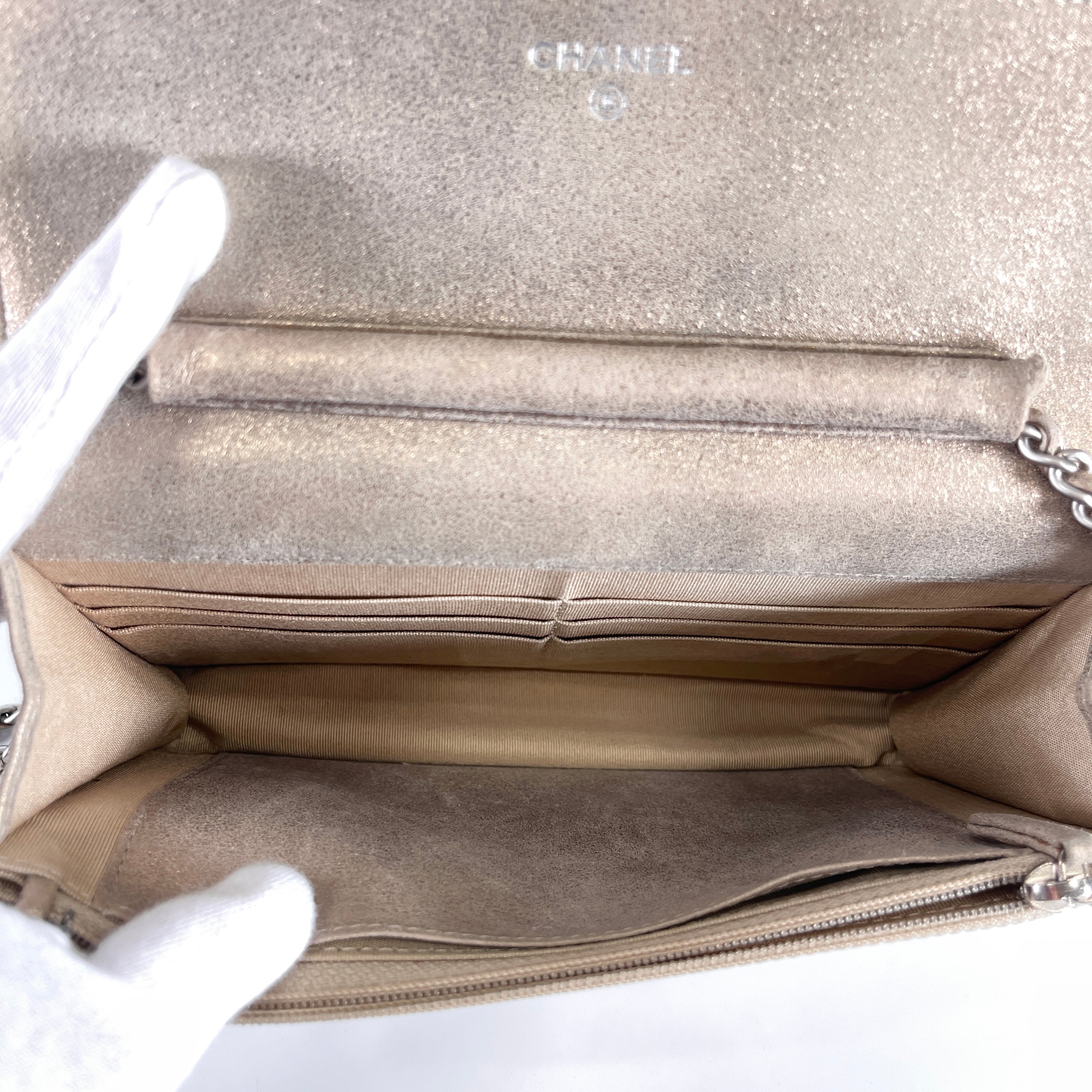 2605 secondhand CHANEL Chain Wallet gold