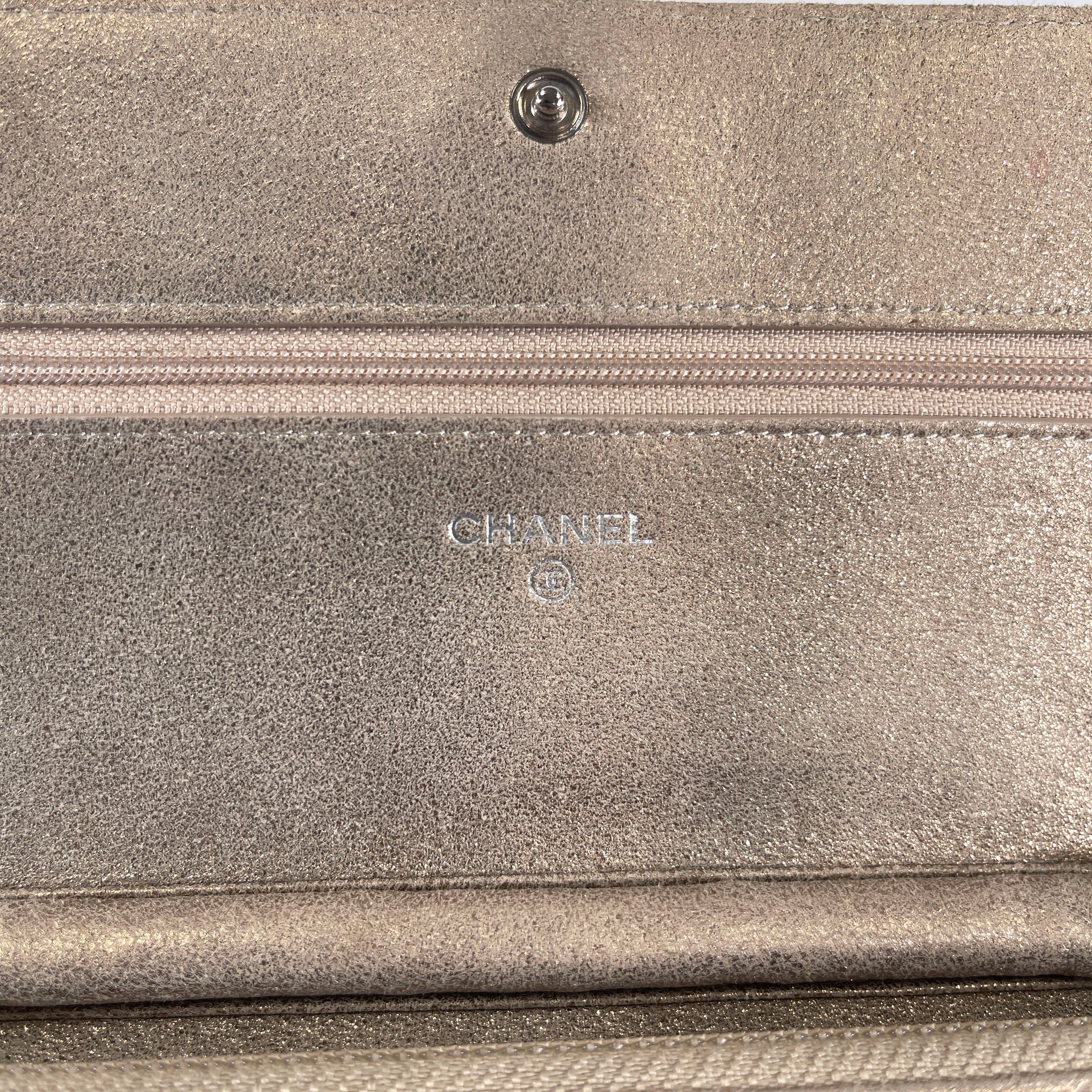 2605 secondhand CHANEL Chain Wallet gold
