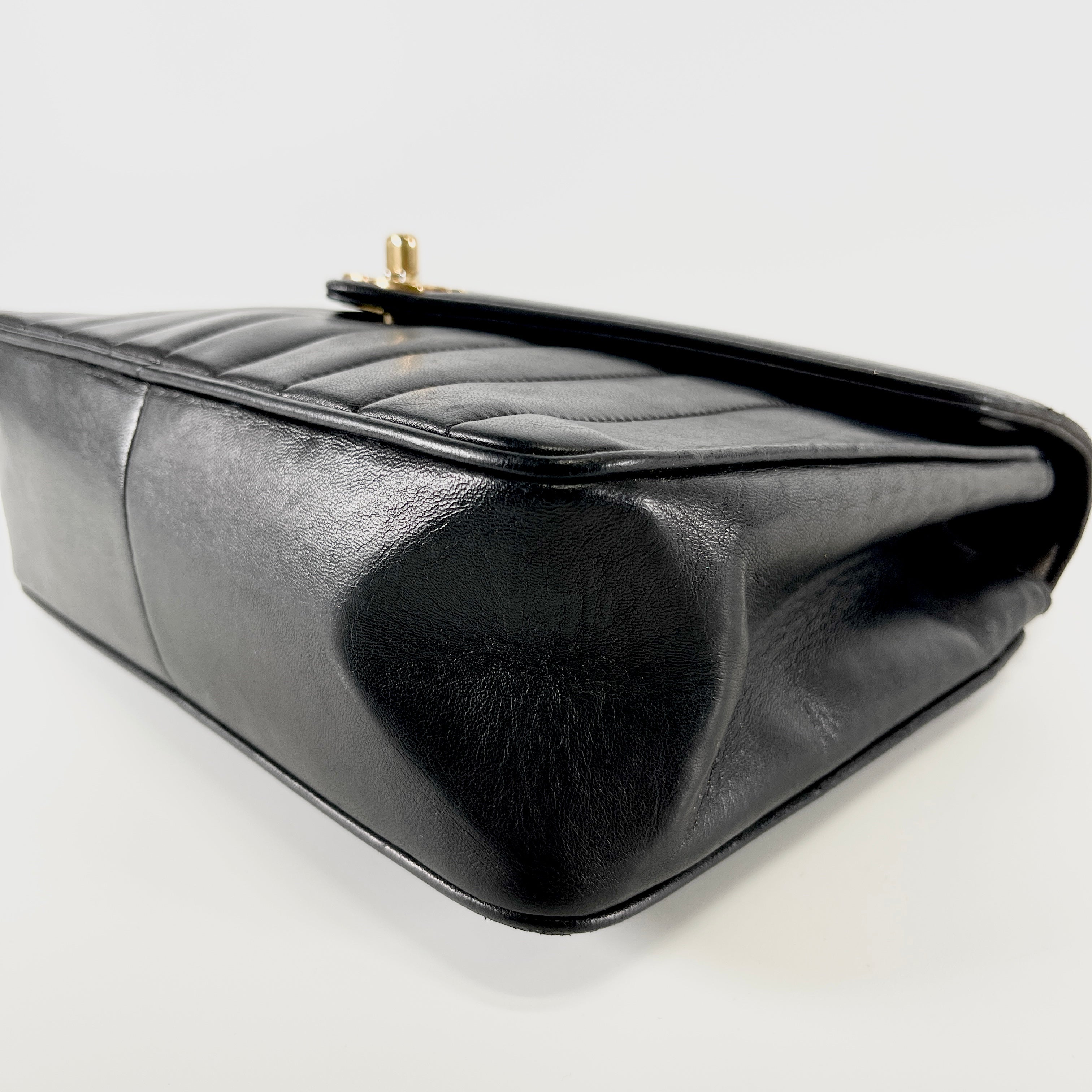2605 secondhand CHANEL V stitch Shoulder bag