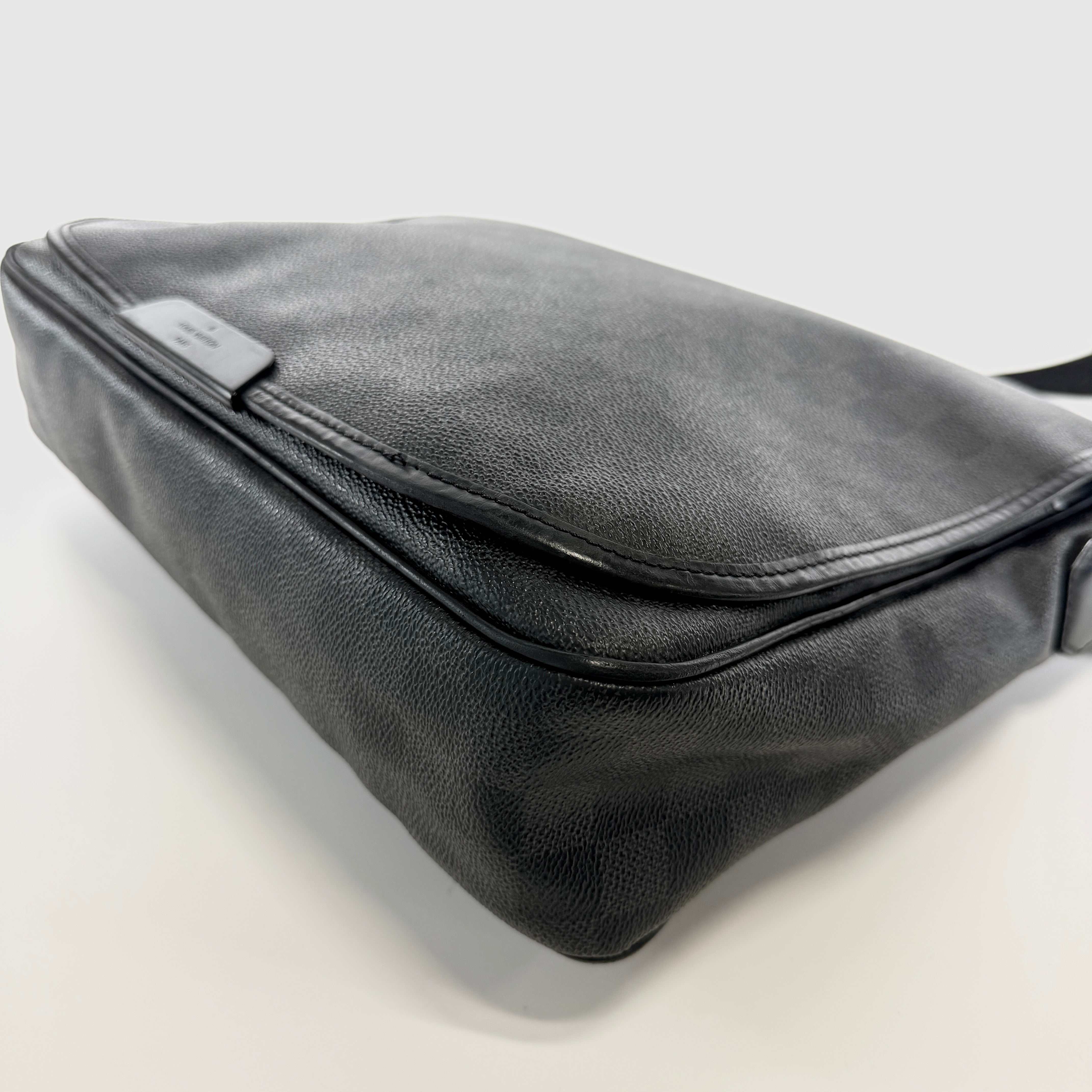 2608 secondhand LV Damier Graphite Daniel MM