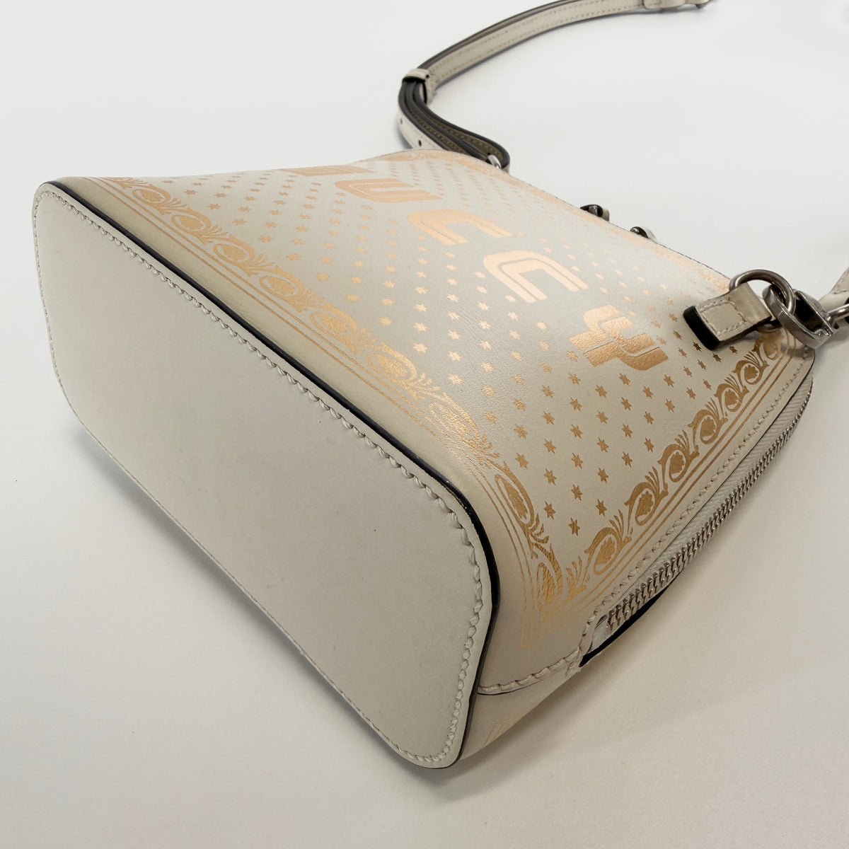 2607 secondhand GUCCI GG Star shell bag white I024415719