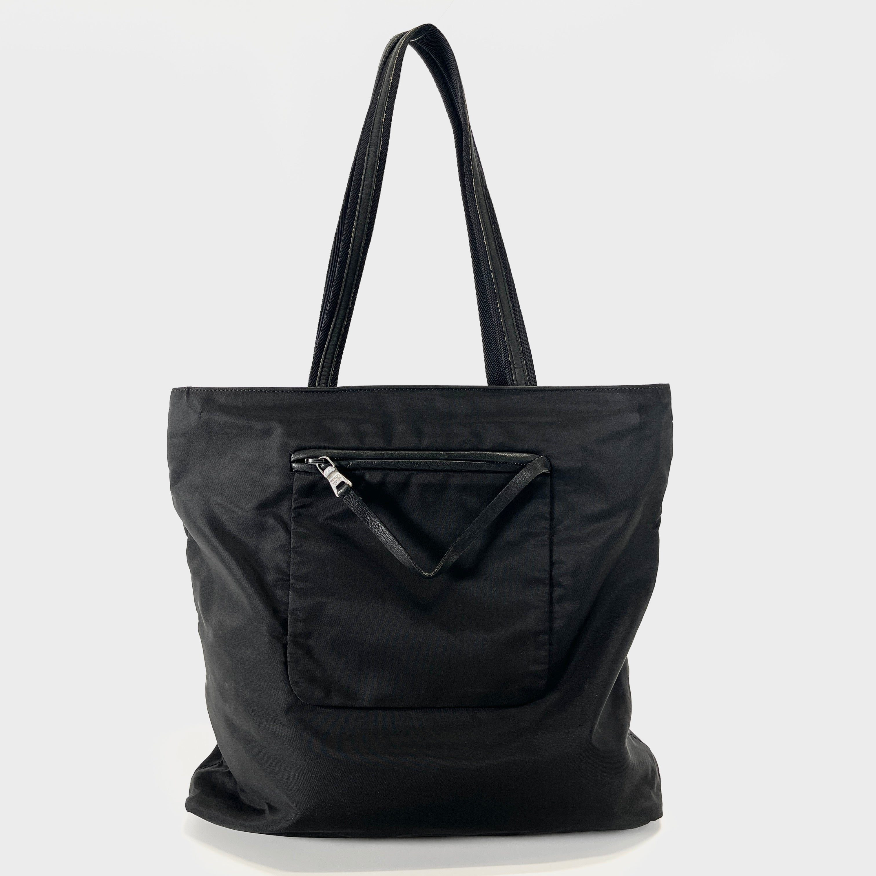 2605 secondhand PRADA nylon hand bag