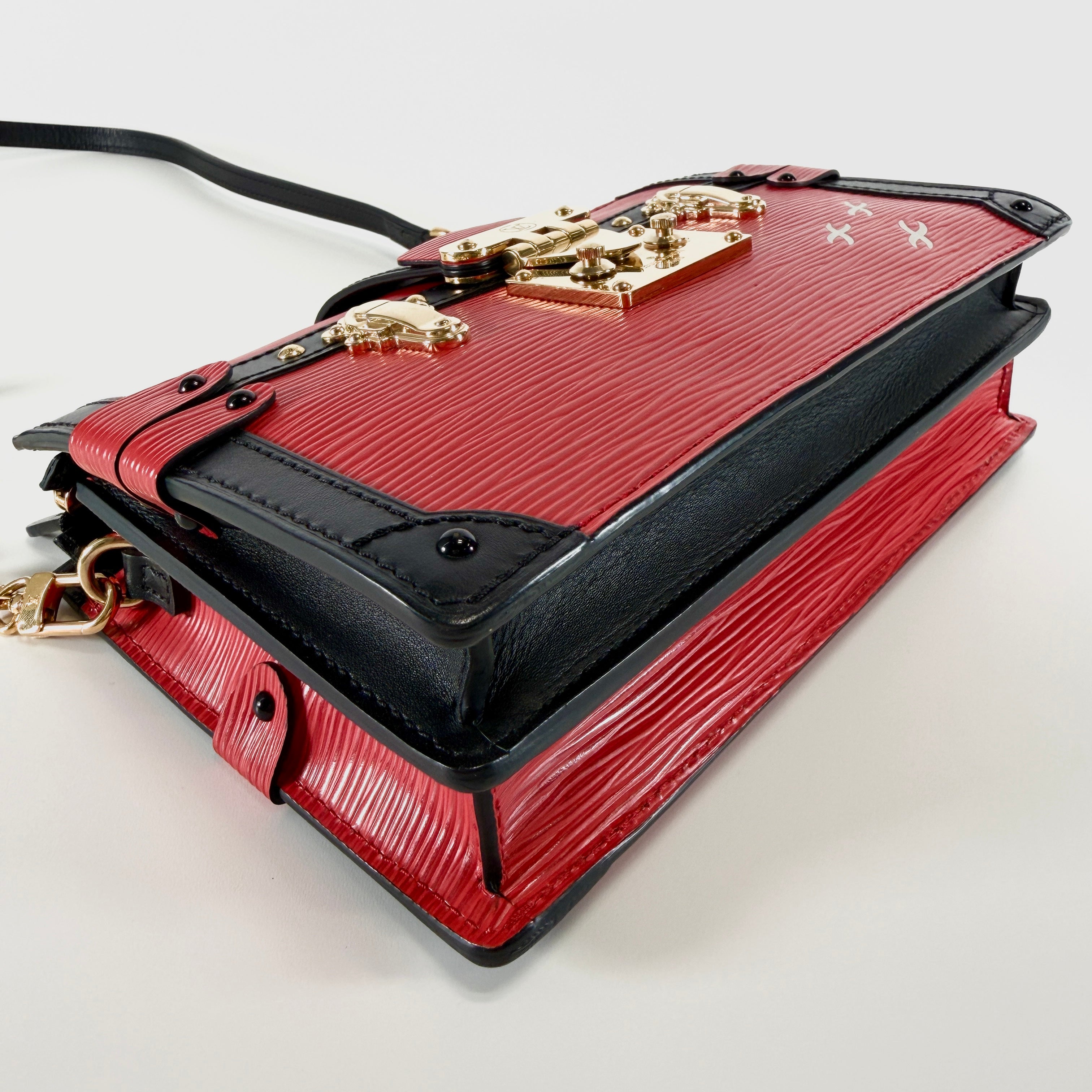 2605 secondhand LV Epi M51697 trunk clutch Rouge × Noir shoulder strap