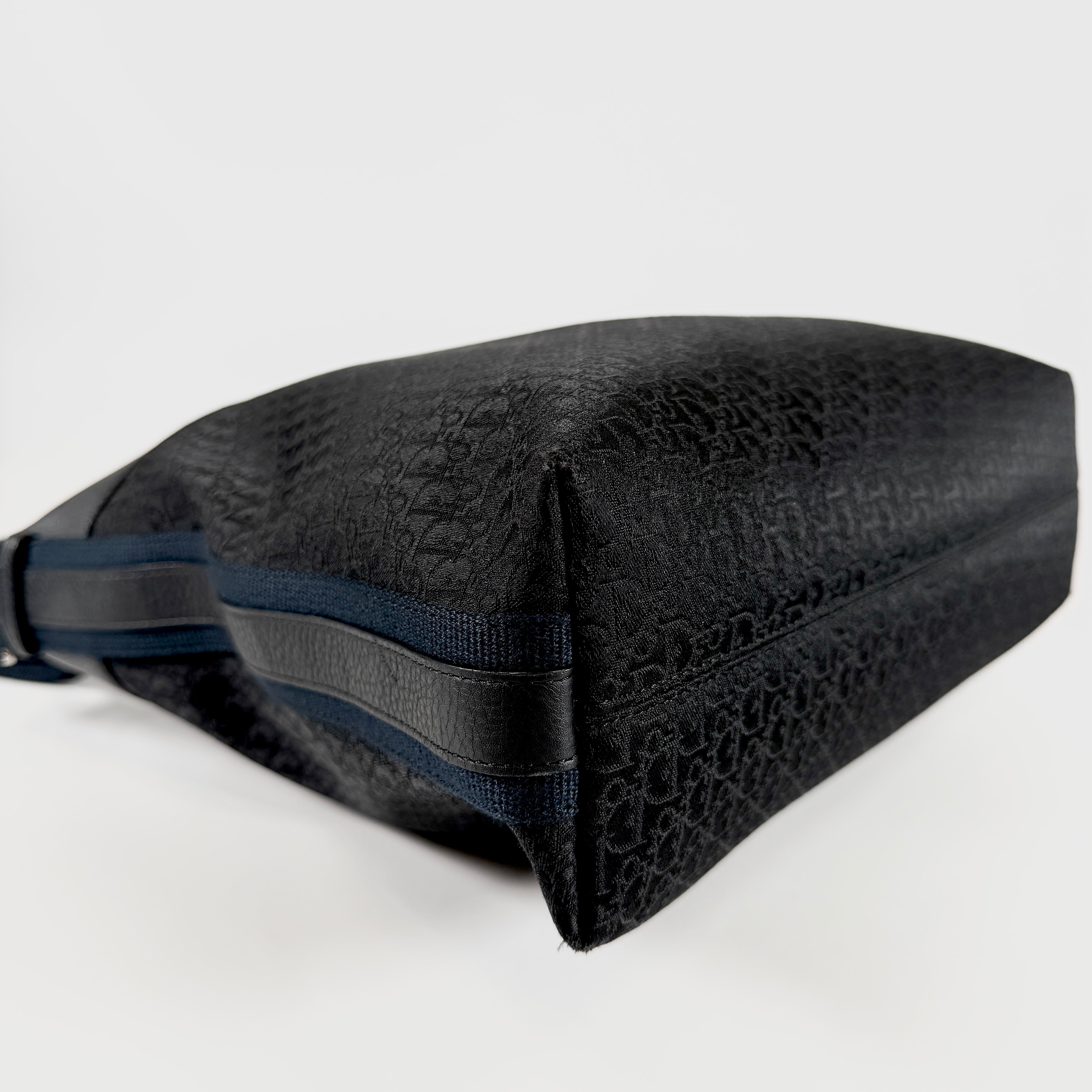 2607 secondhand ChristianDior Shoulder bag / Crossbody Bag