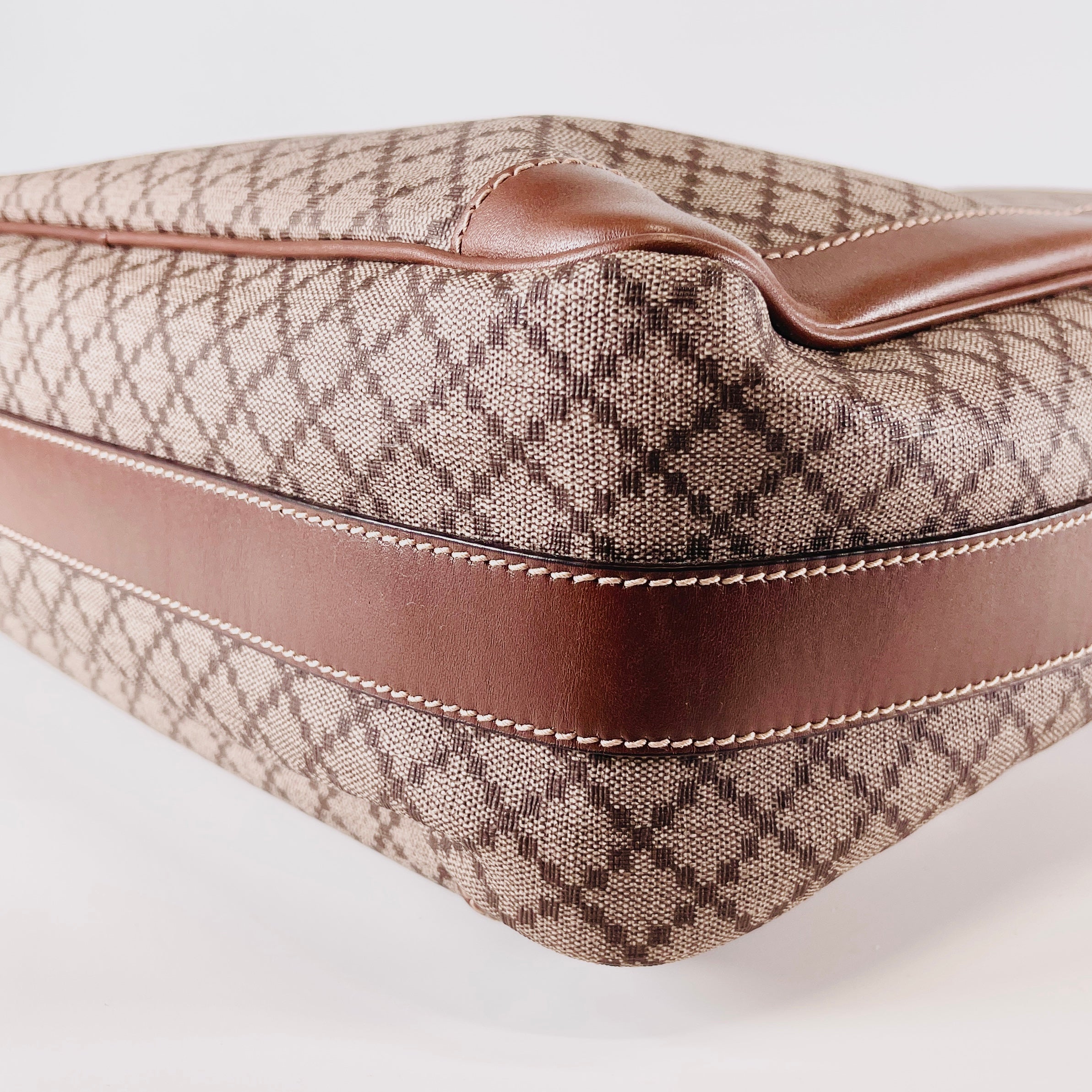 2604 secondhand GUCCI Diamante Messenger Shoulder bag