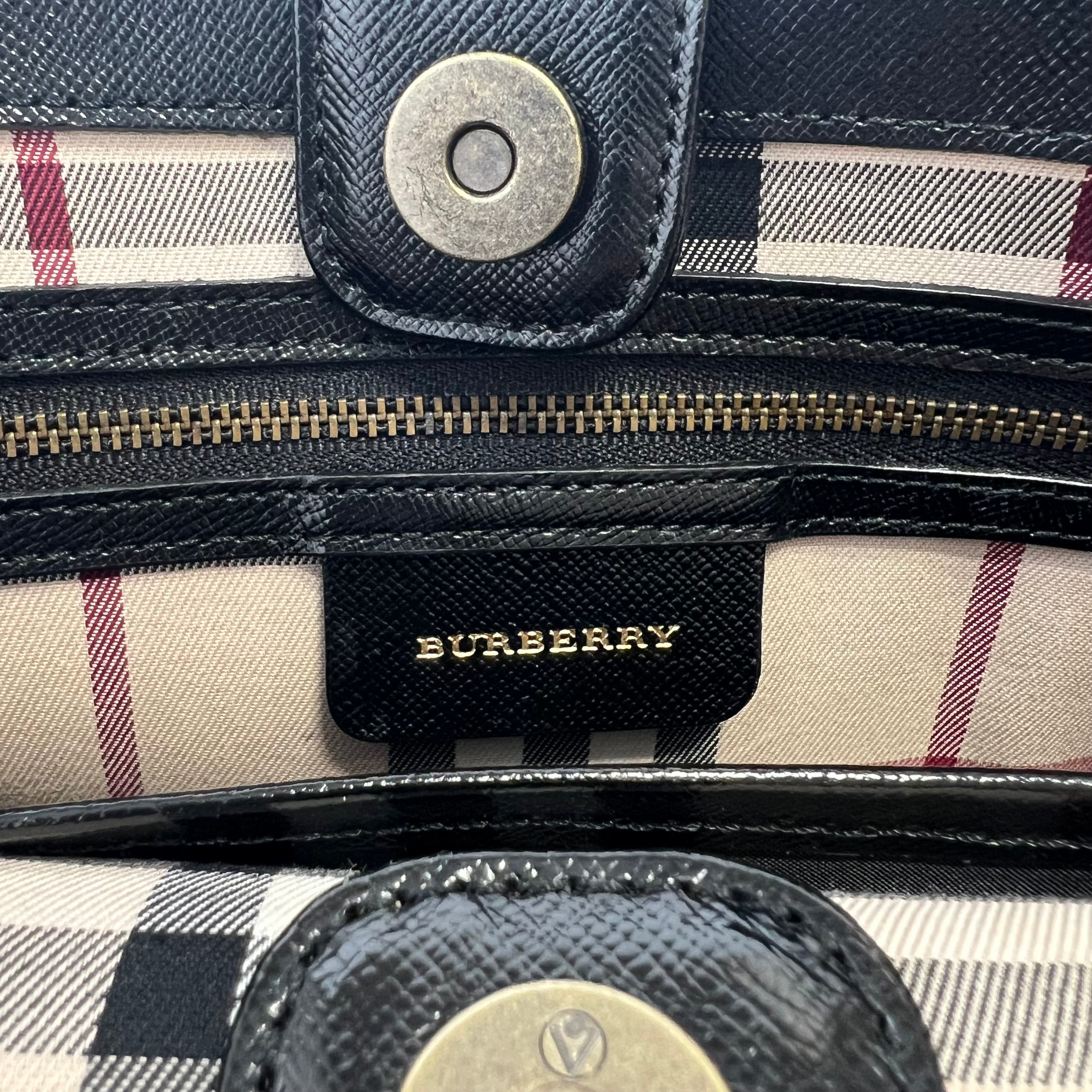 2606 secondhand BURBERRY hand bag