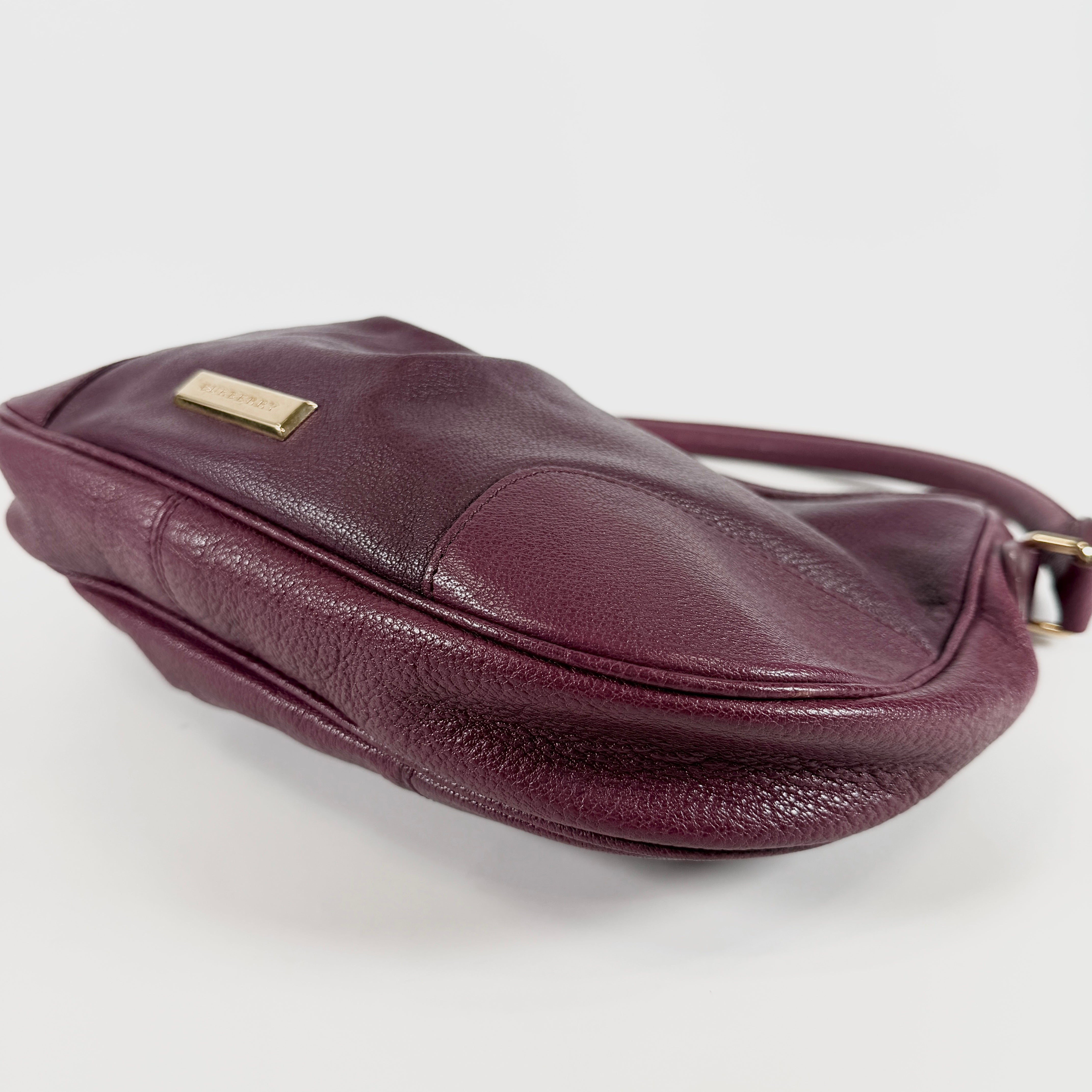 2607 secondhand BURBERRY hand bag