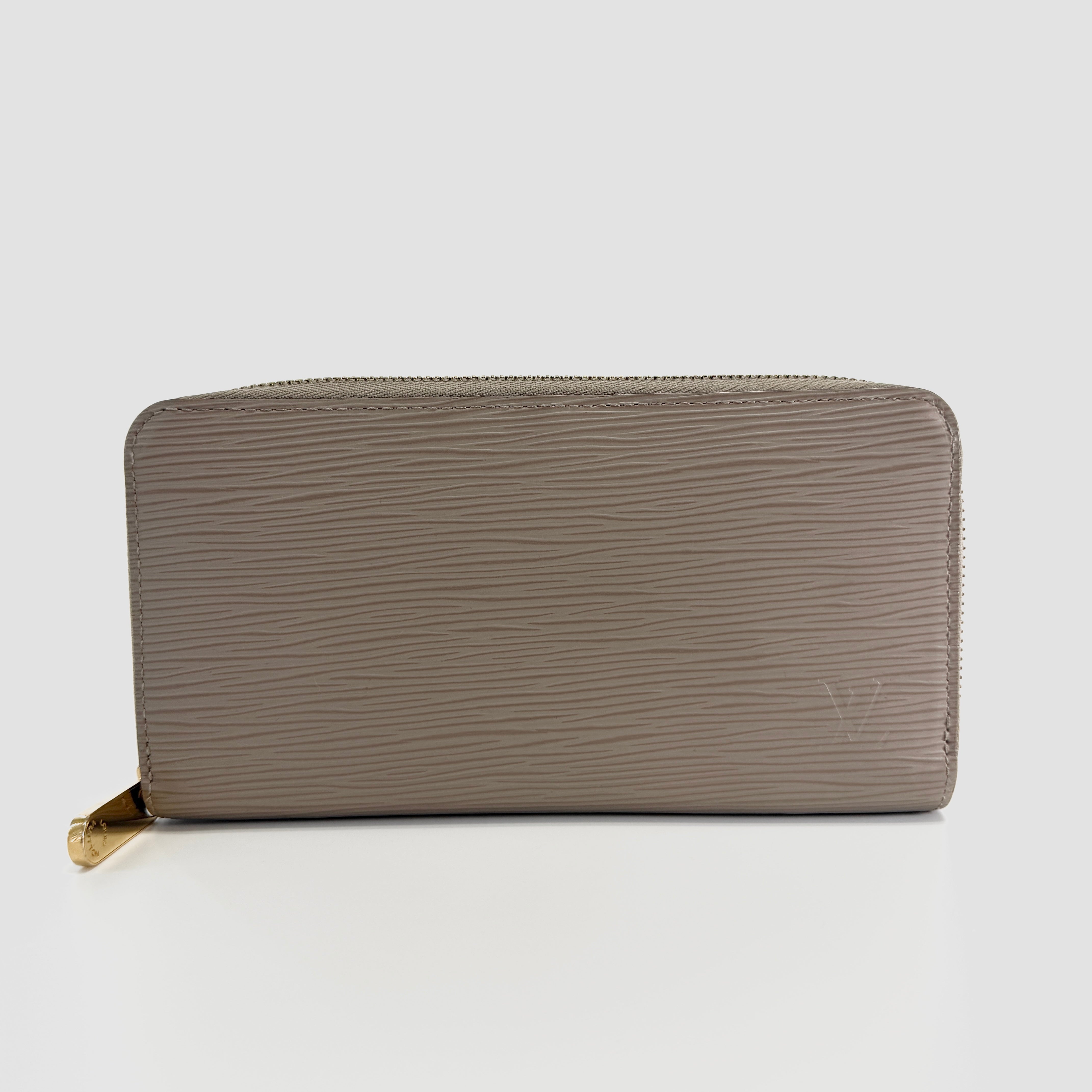 2607 secondhand LV Epi Zippy Wallet