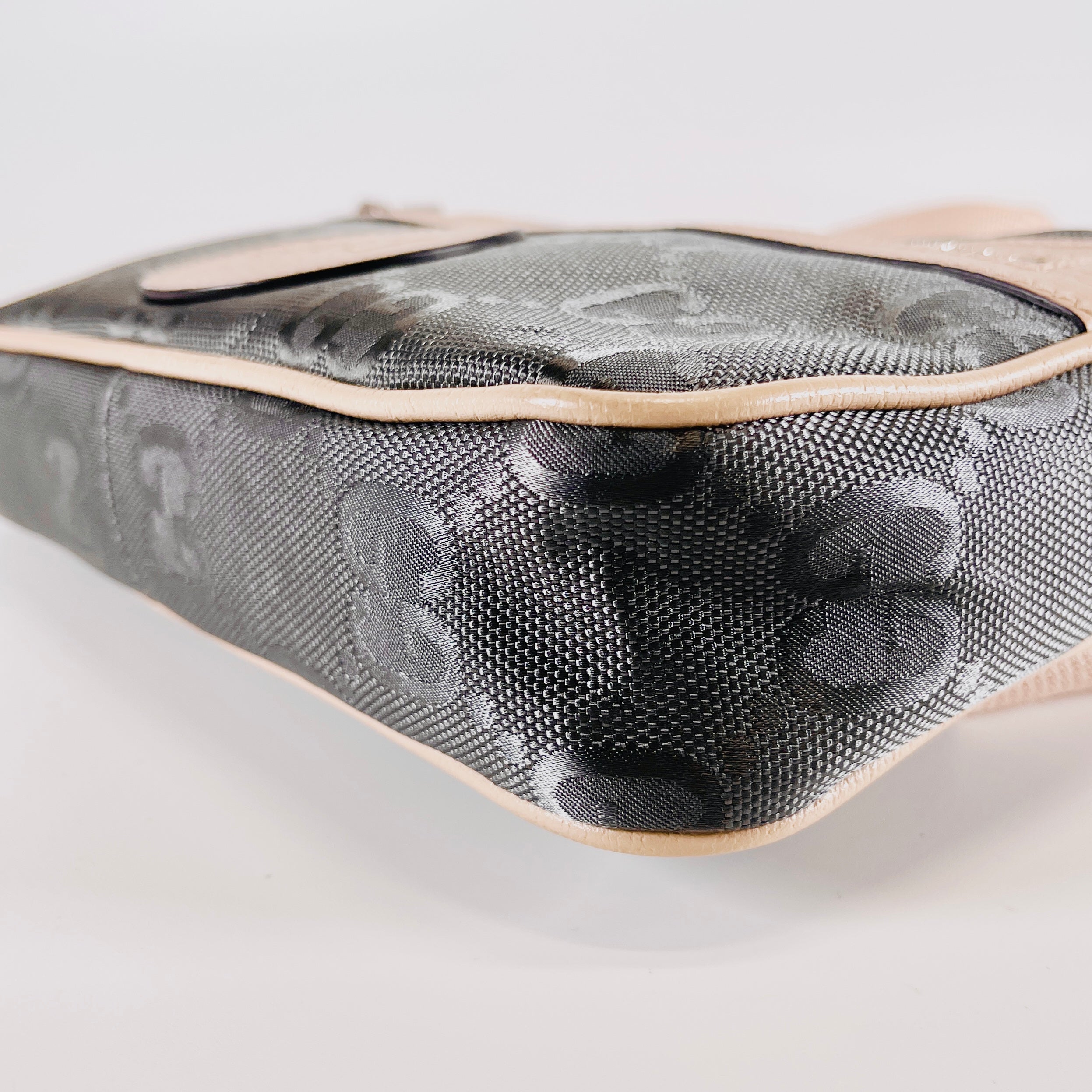 2604 secondhand GUCCI Off the Grid Belt Bag