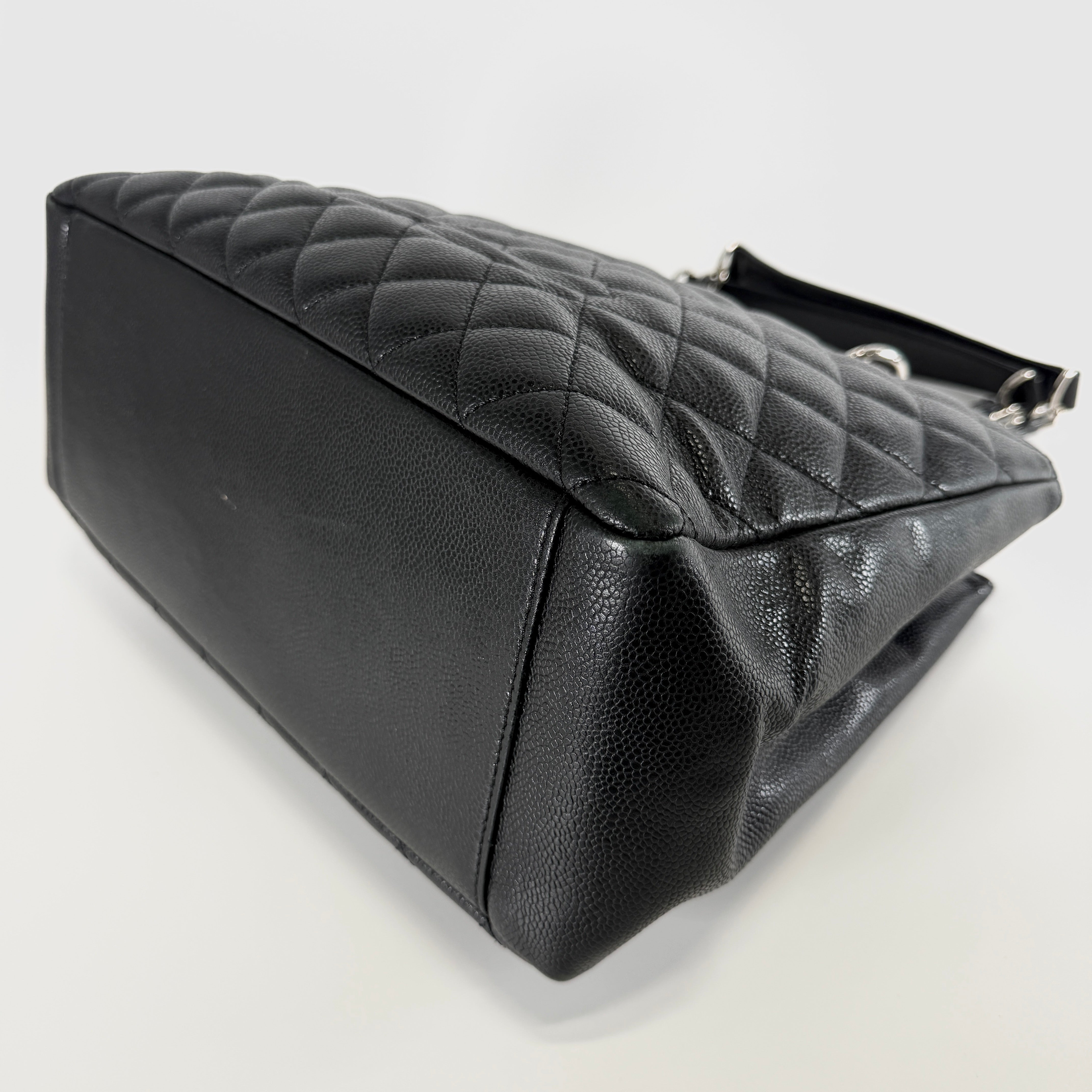 2607 secondhand CHANEL A50995 Tote Bag Recolor