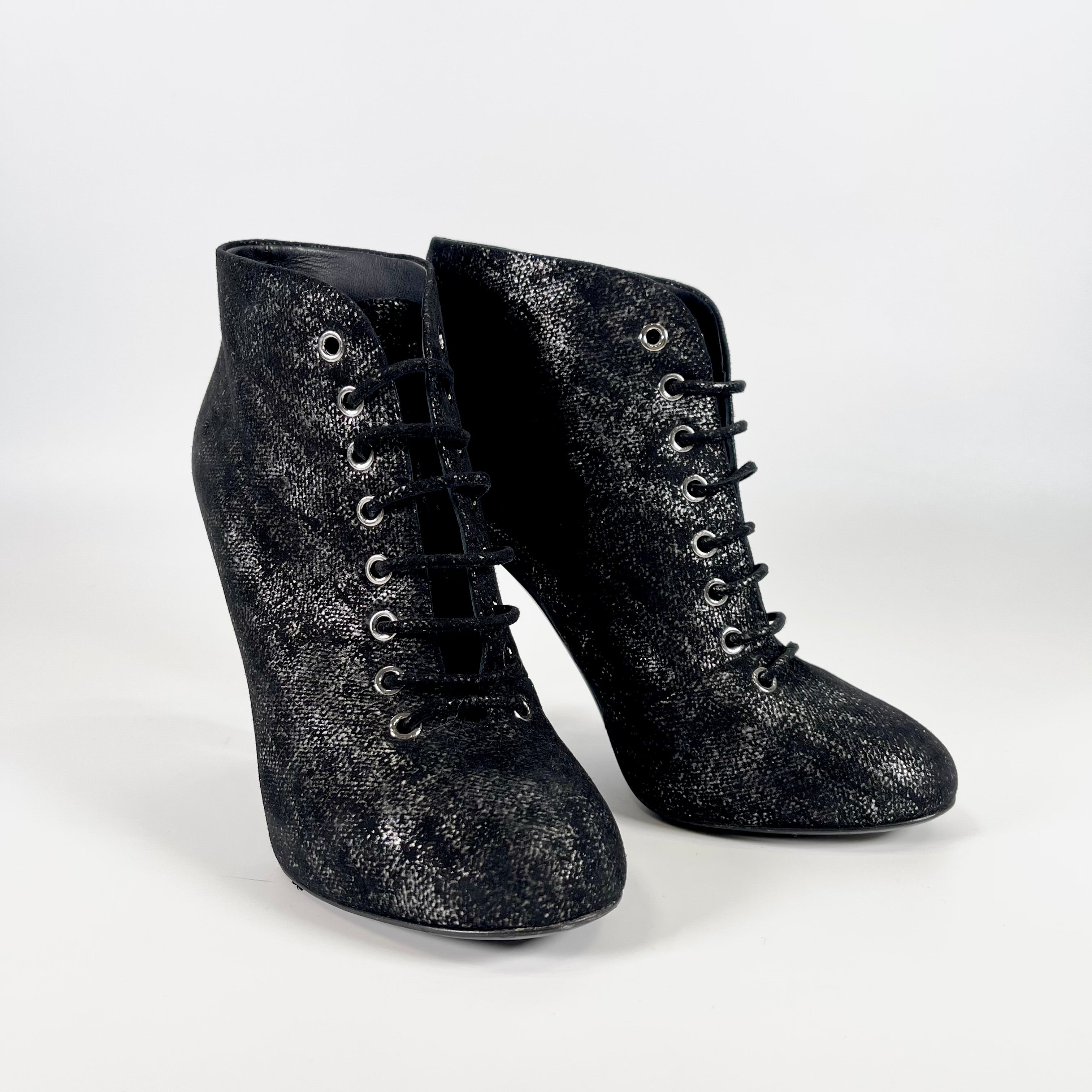 2601 CHANEL boots size :37