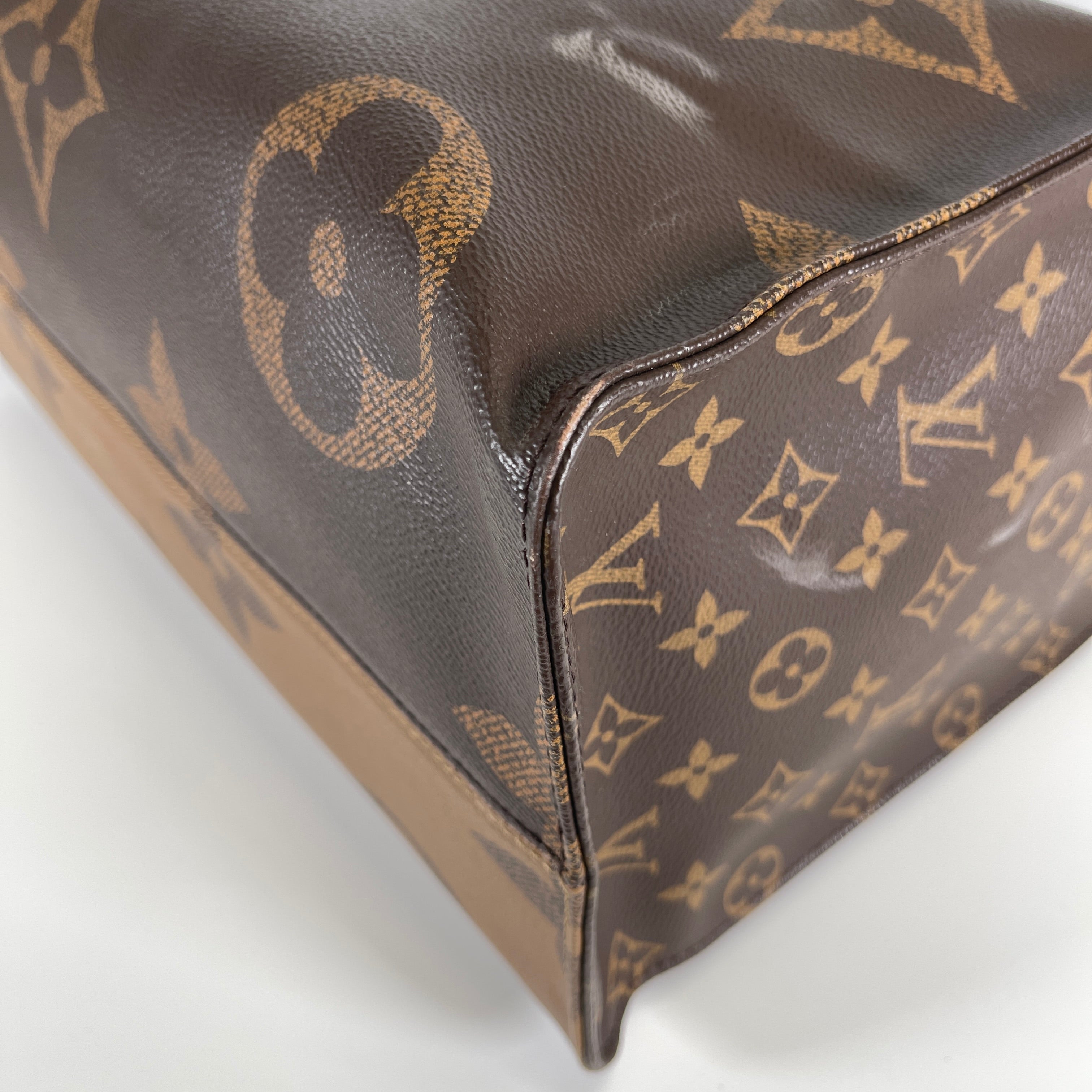 2604 secondhand LV On the Go