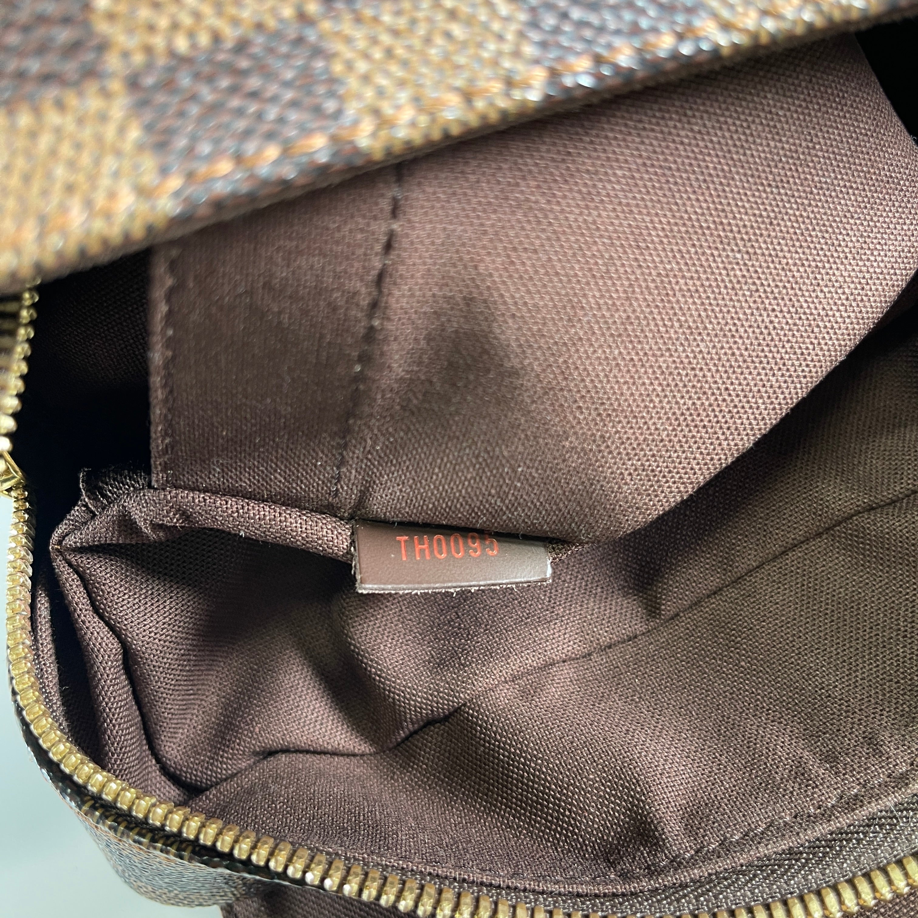 2606 secondhand LV Damier Naviglio