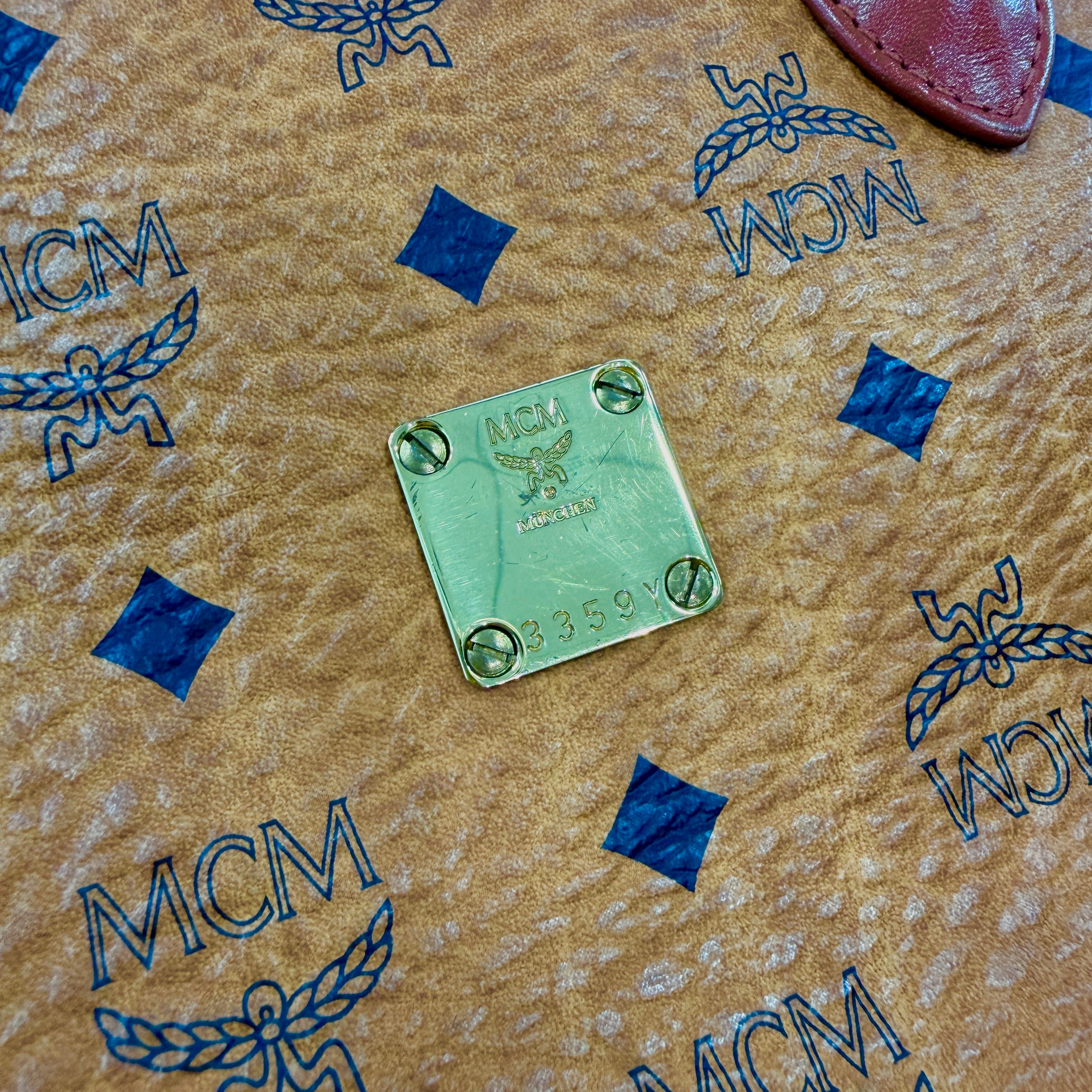 2606 secondhand MCM hand bag