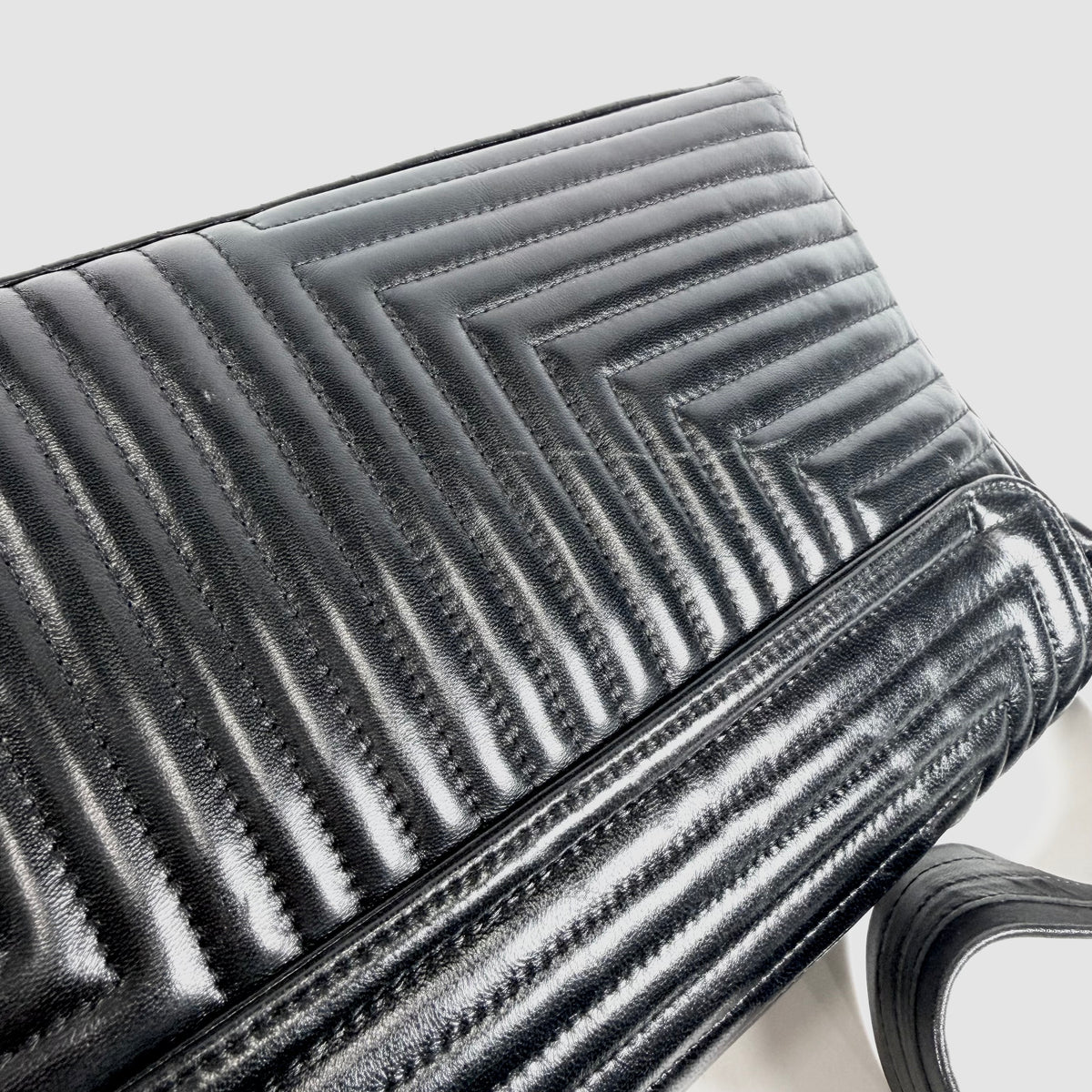 2608 secondhand BALLY hand bag
