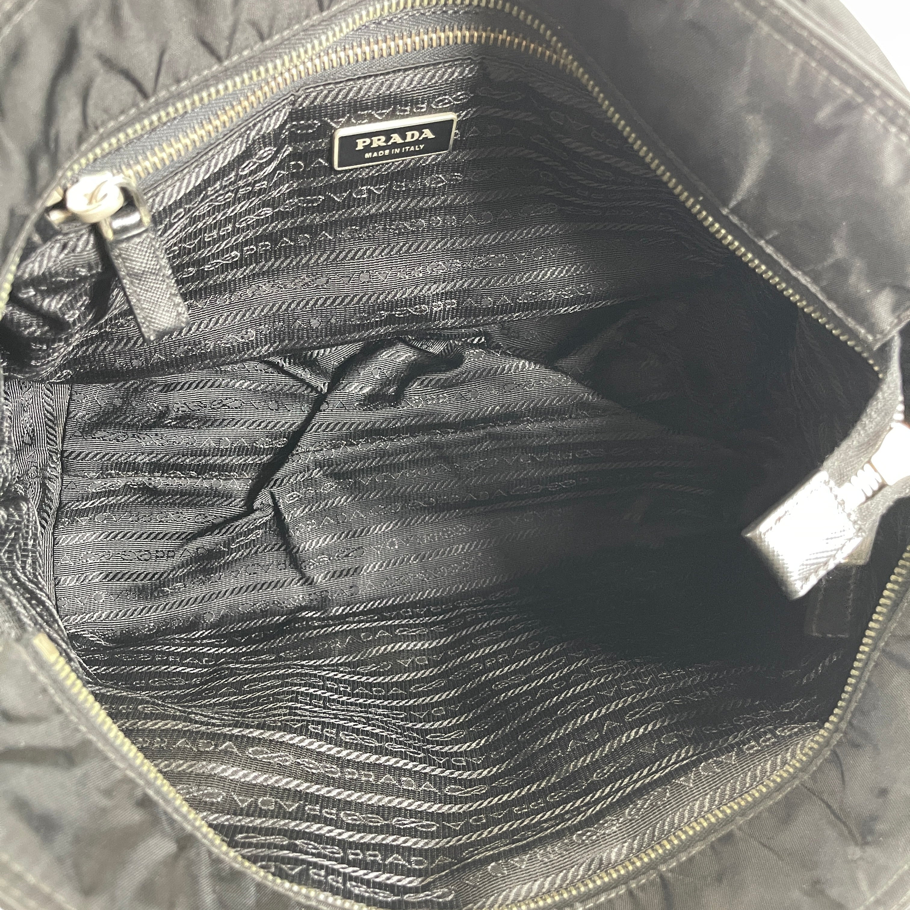 2604 secondhand PRADA Saffiano Tote black