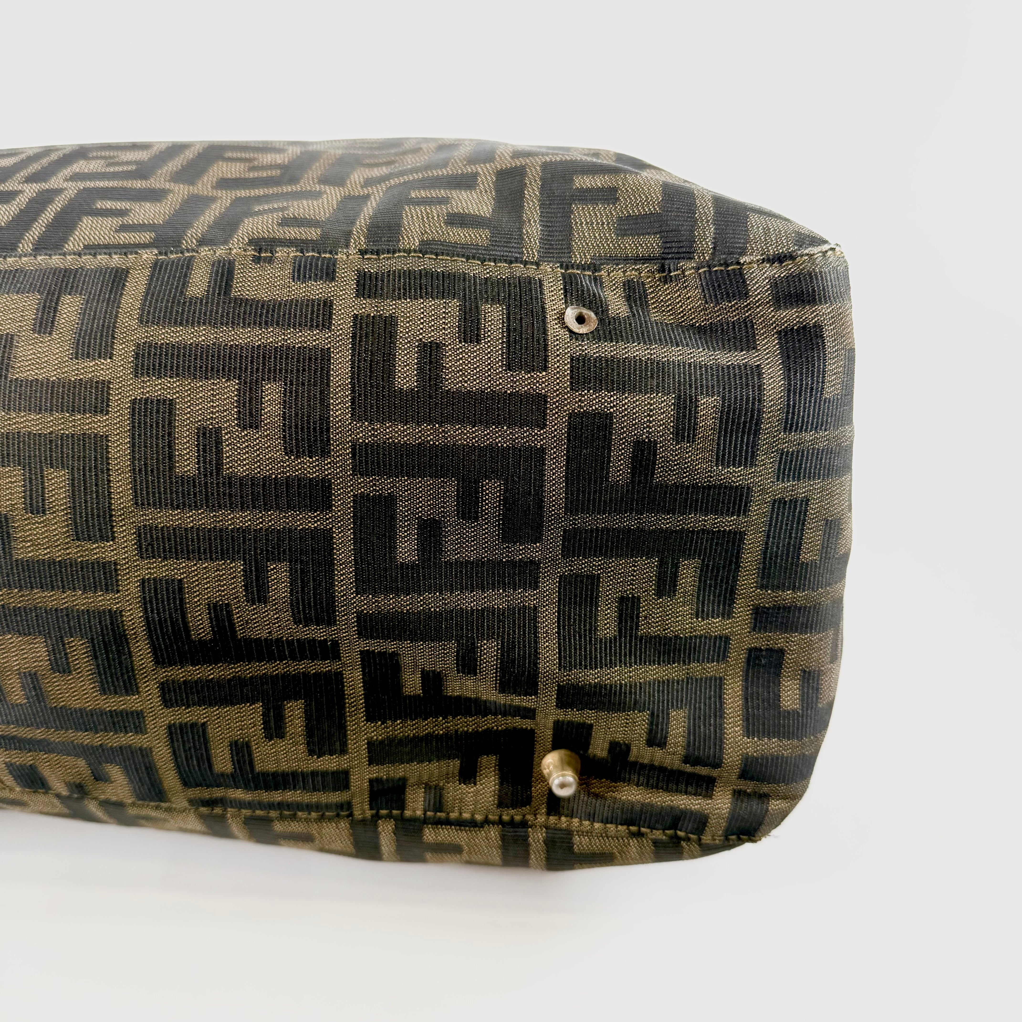 2607 secondhand FENDI Handbag FF Gold-tone Hardware Old Fendi Interior Upper Section Peeling Bottom Stain
