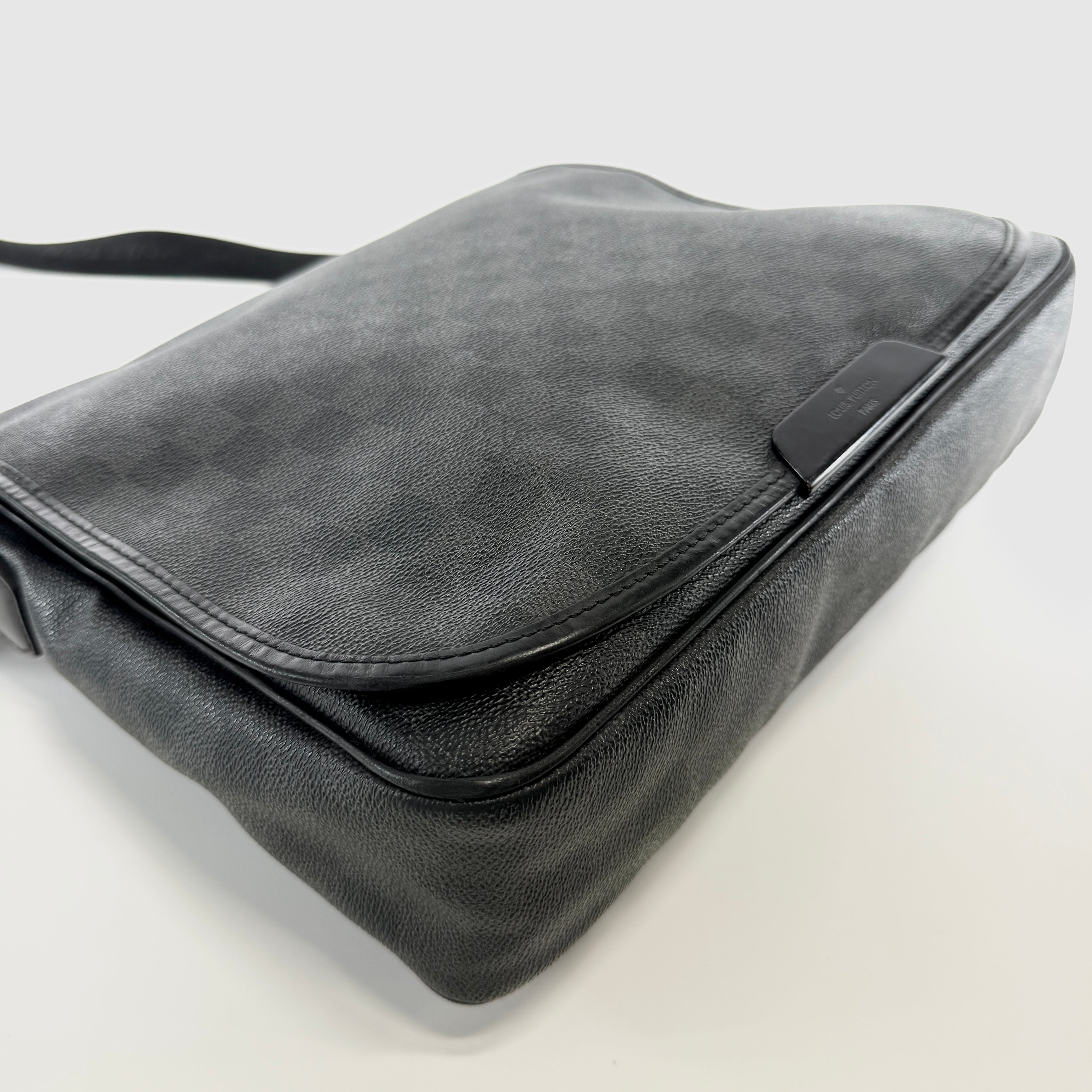 2608 secondhand LV Damier Graphite Daniel MM