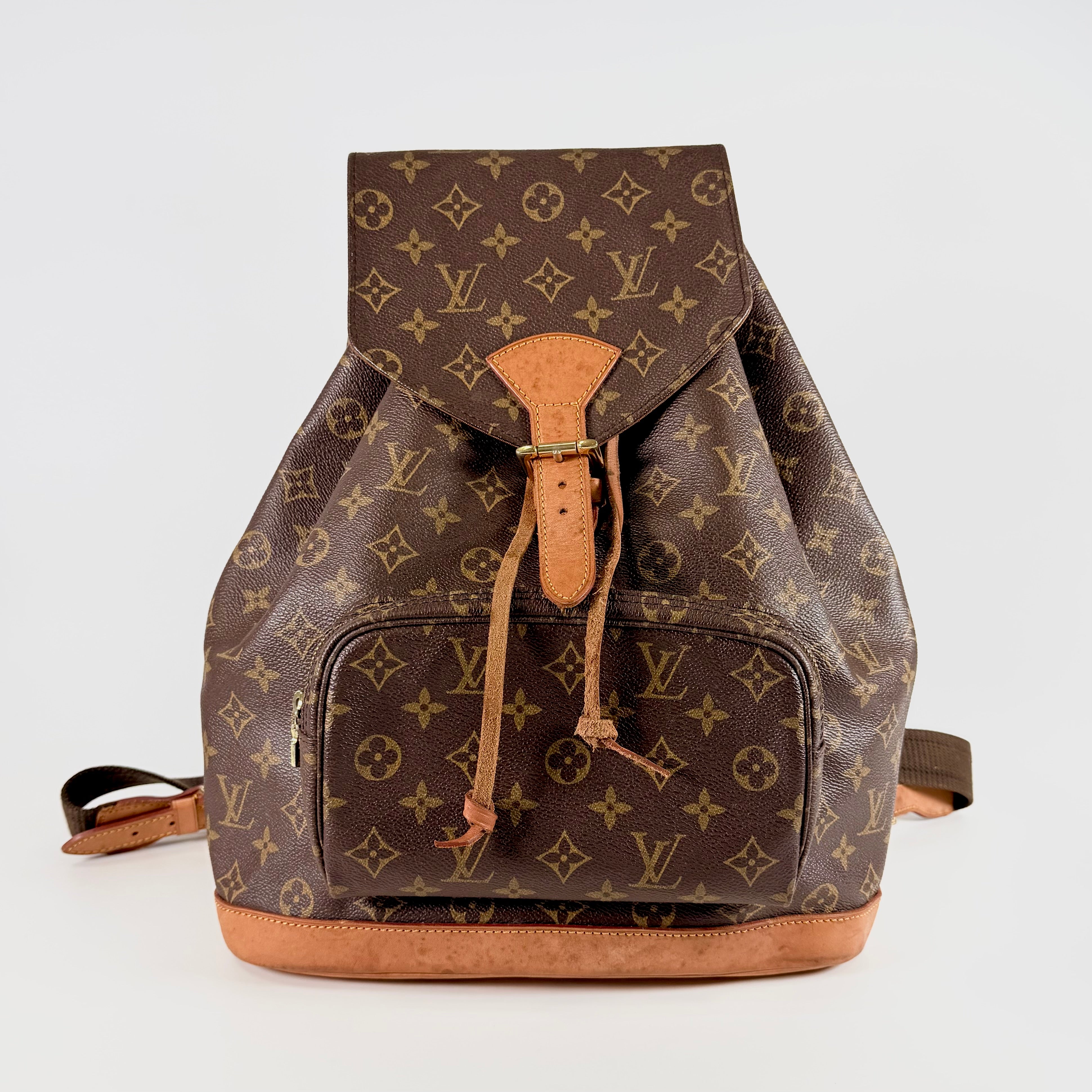 2607 secondhand LOUIS VUITTON Backpack Monogram Leather Water Stains