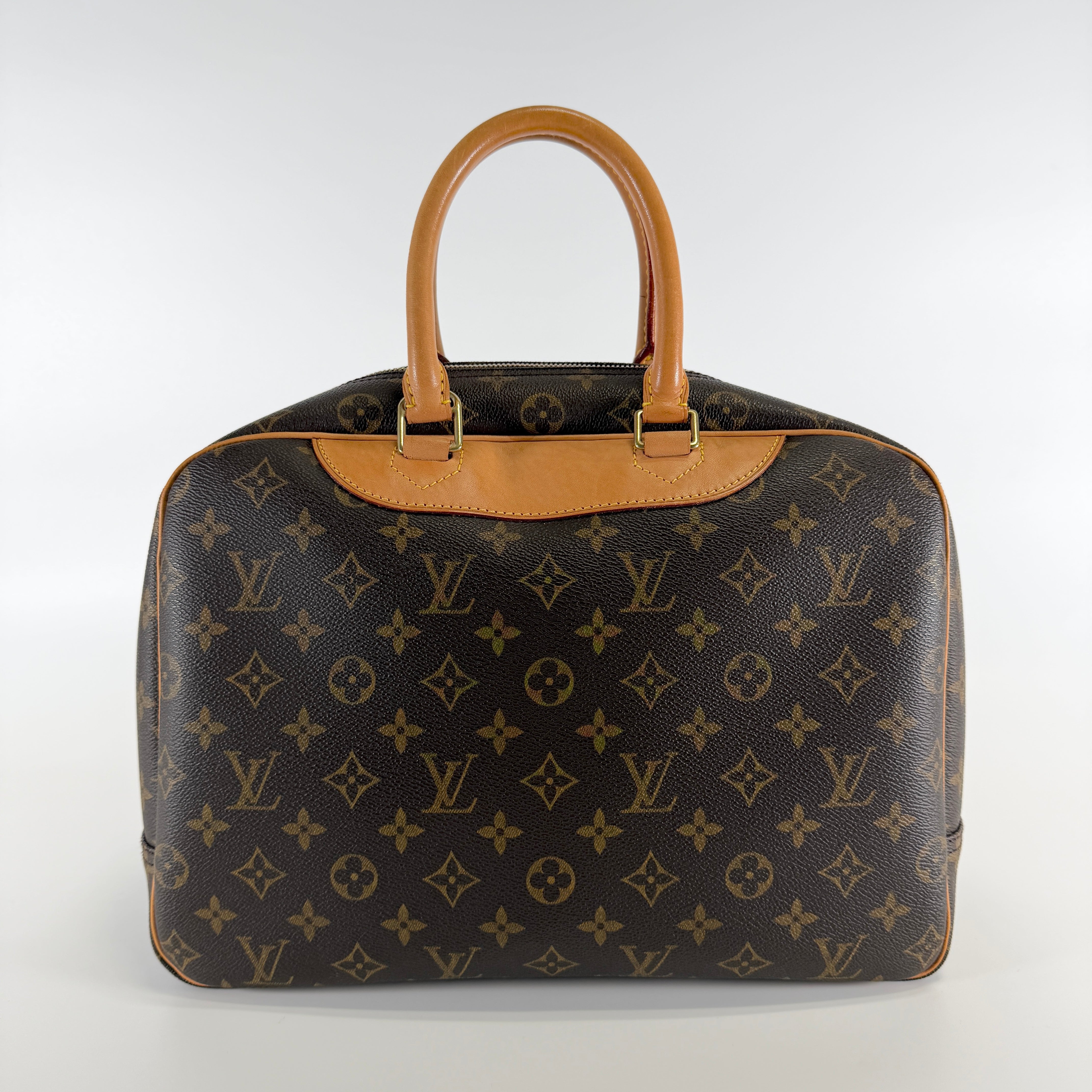2606 secondhand LV bag / Deauville Monogram leather