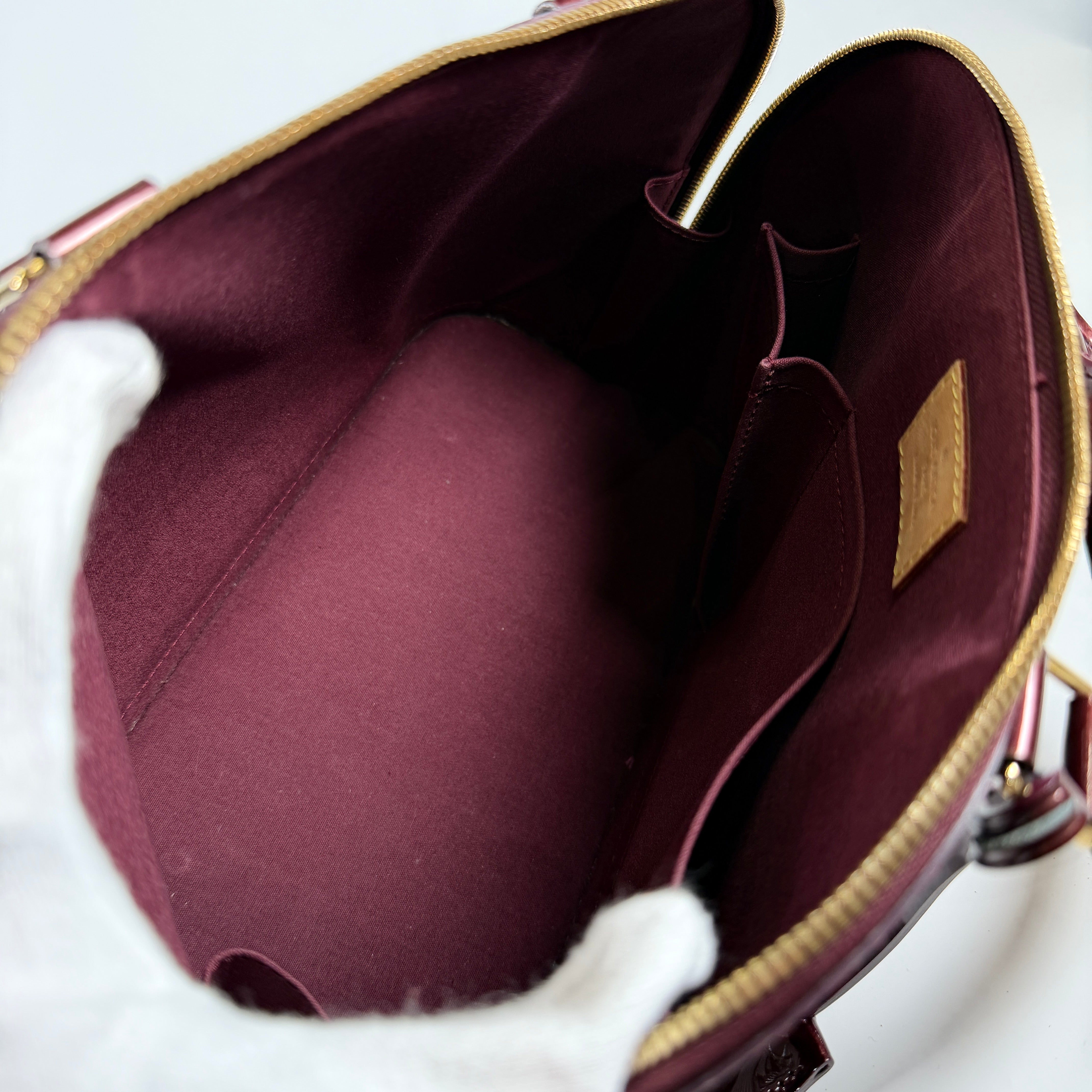 2607 secondhand LV Alma Vernis