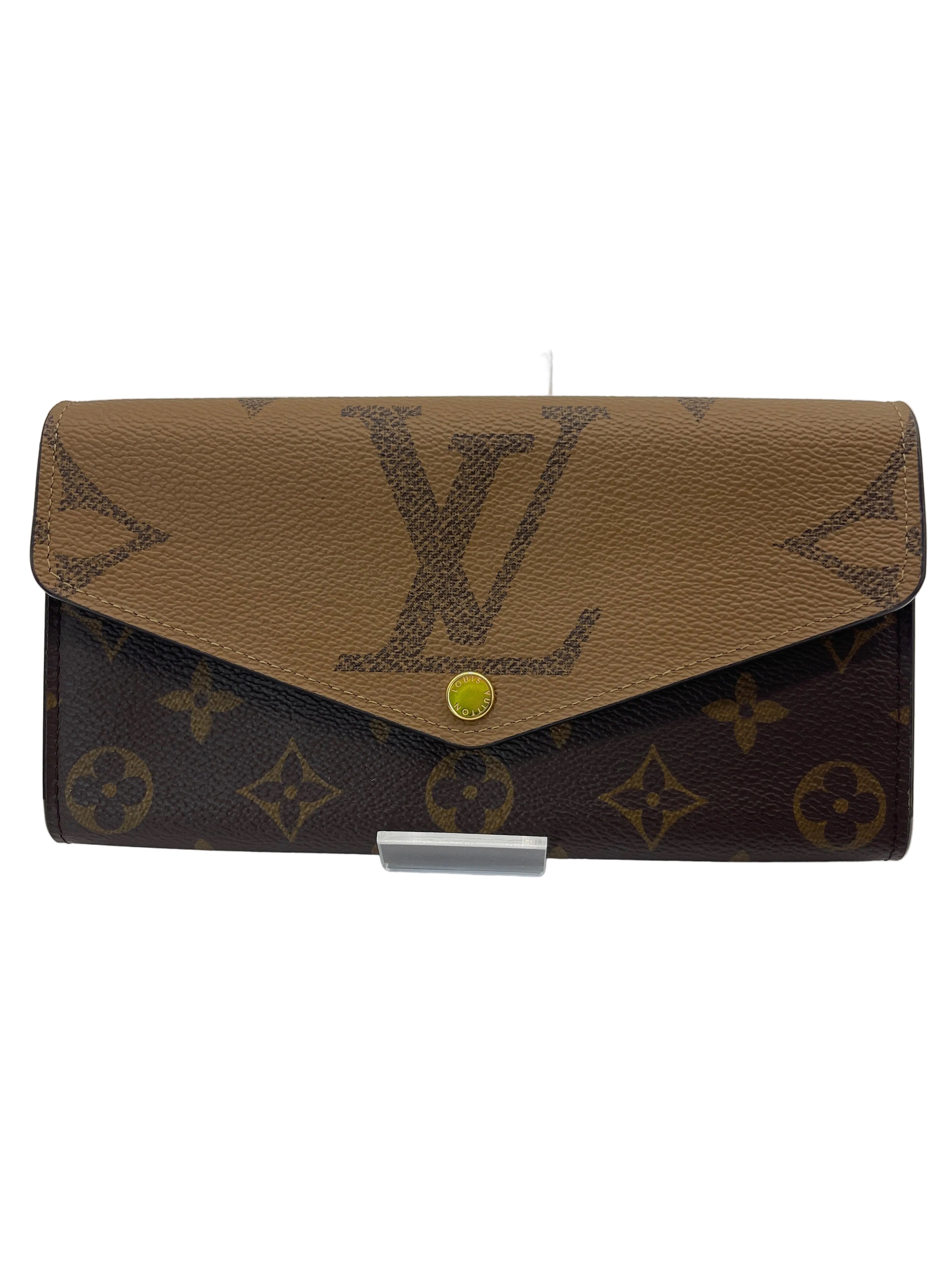 2511 Louis Vuitton Monogram Giant Rivers Portofoil Sala