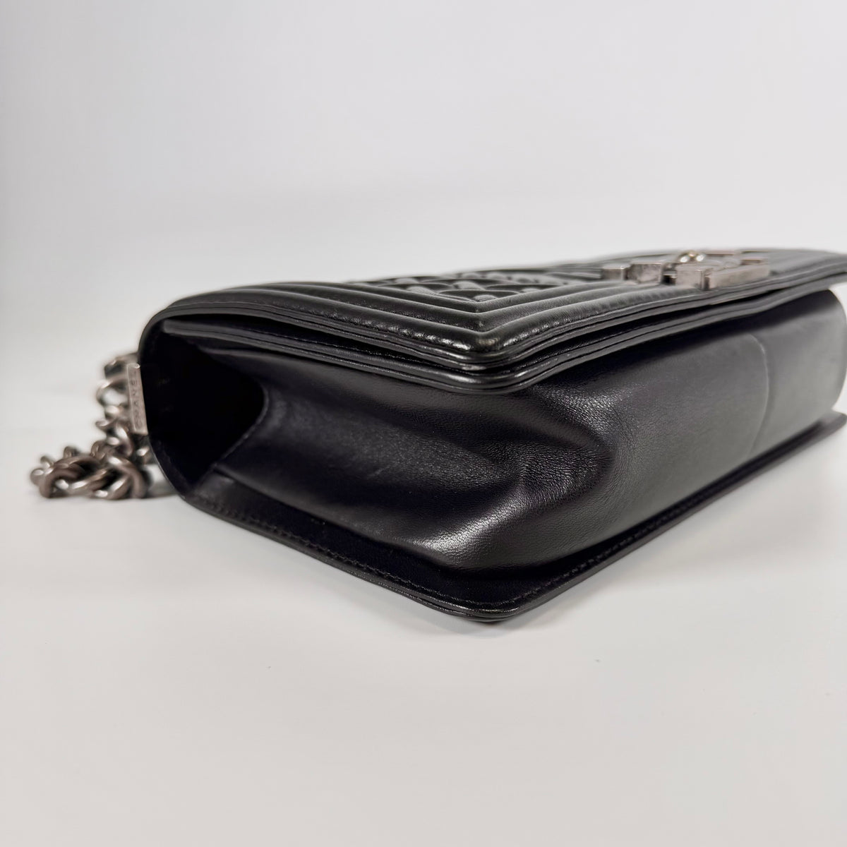 2608 secondhand CHANEL Boy 25 lambskin Chain Shoulder Bag black gun metallic metal fittings 18199525 18 A67086