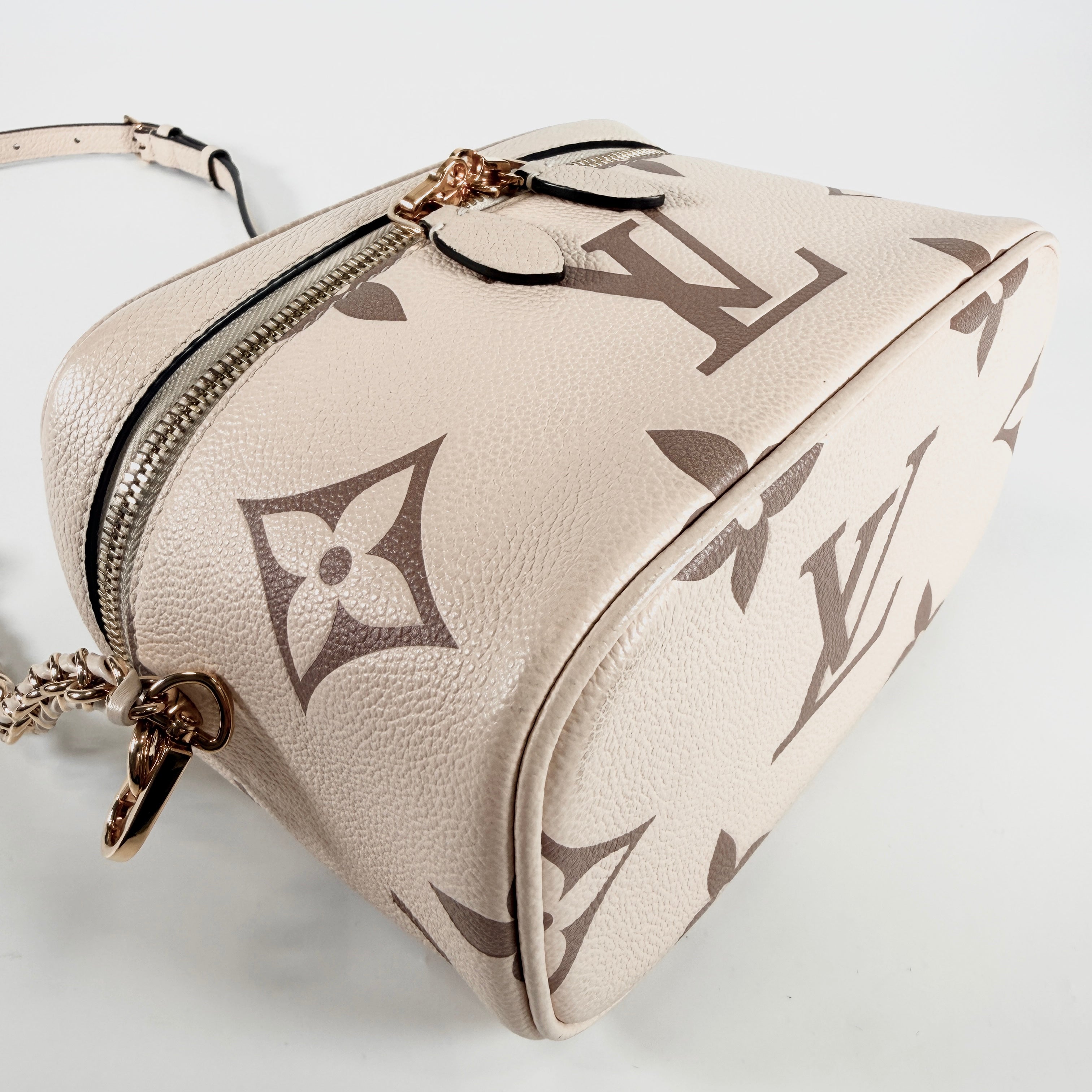 2606 secondhand LV Monogram Empreinte Vanity PM claim Rose strap