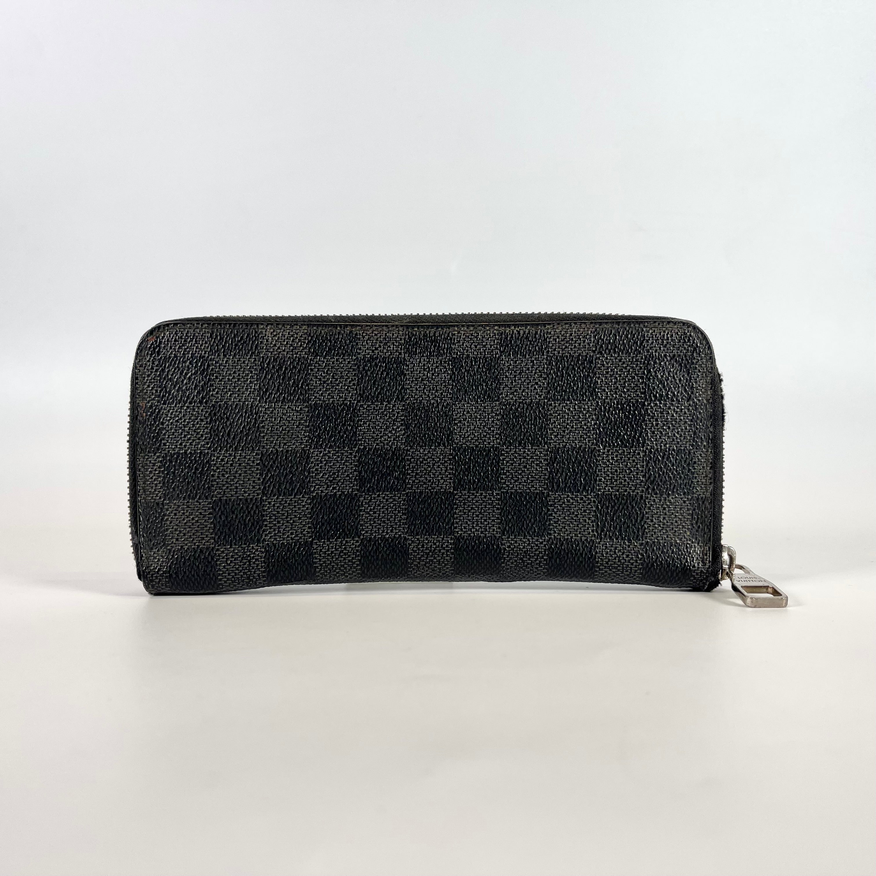 2512 secondhand  Louis Vuitton damier zippy wallet