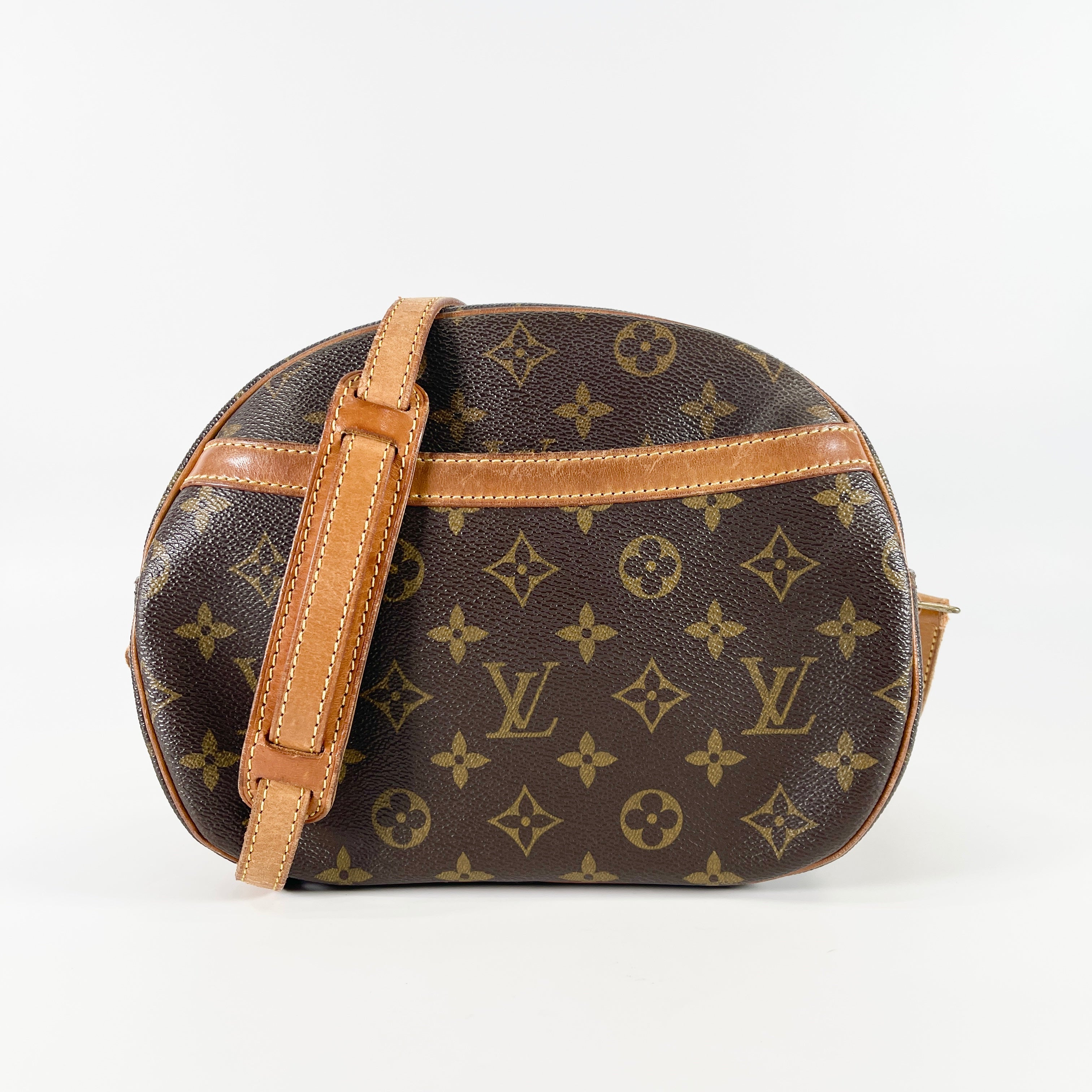 2605 secondhand LV Monogram blower