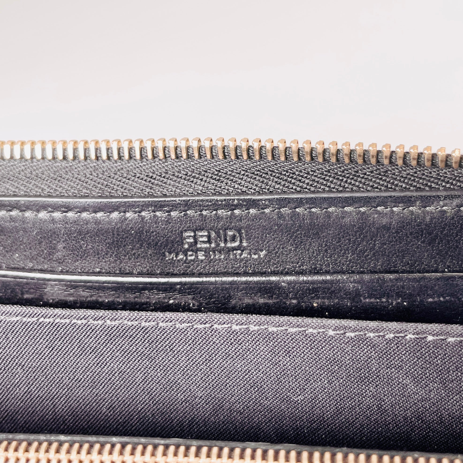 2604 secondhand FENDI Wallet leather round fastener Long wallet black