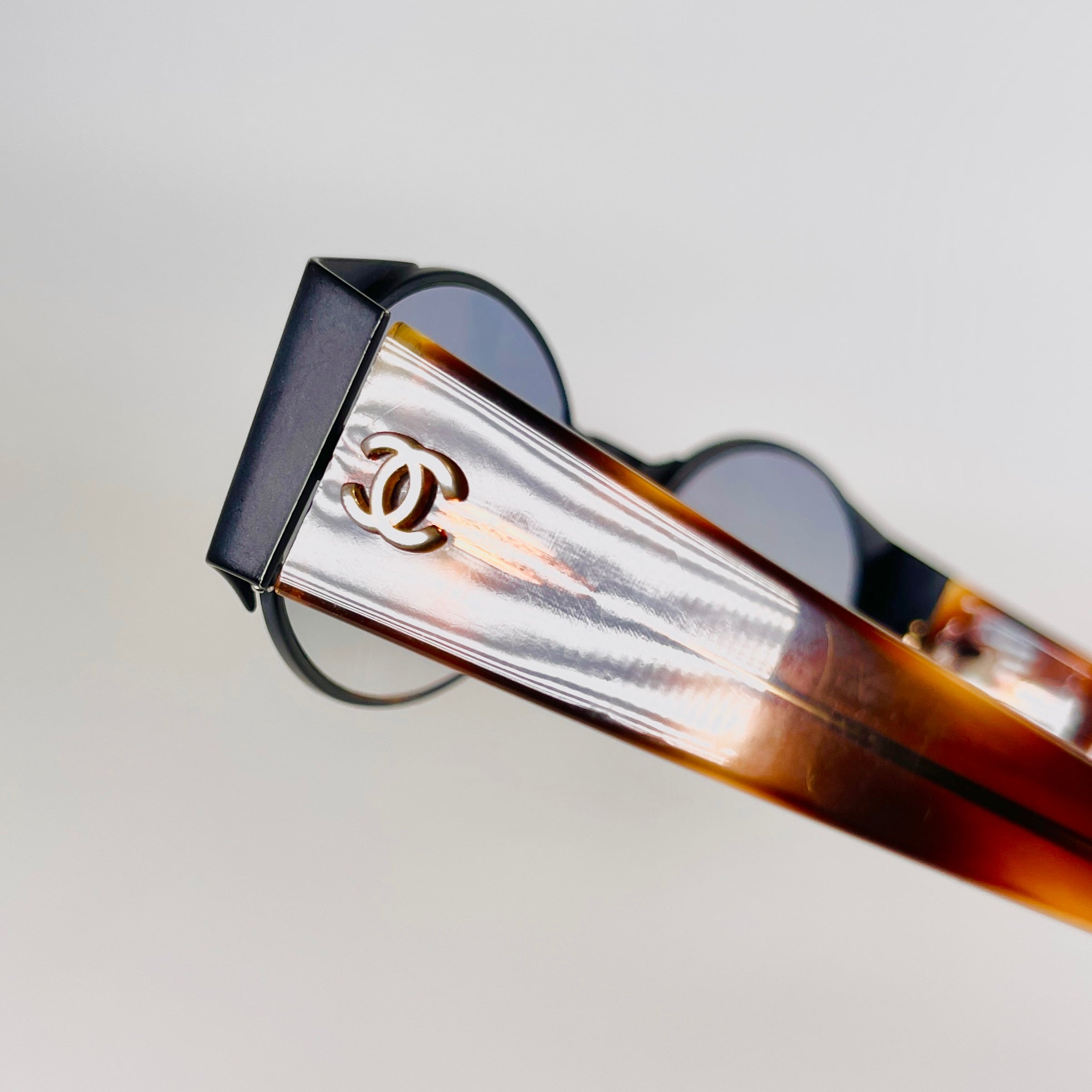 2605 secondhand CHANEL plastic × metal Cocomark Brown
