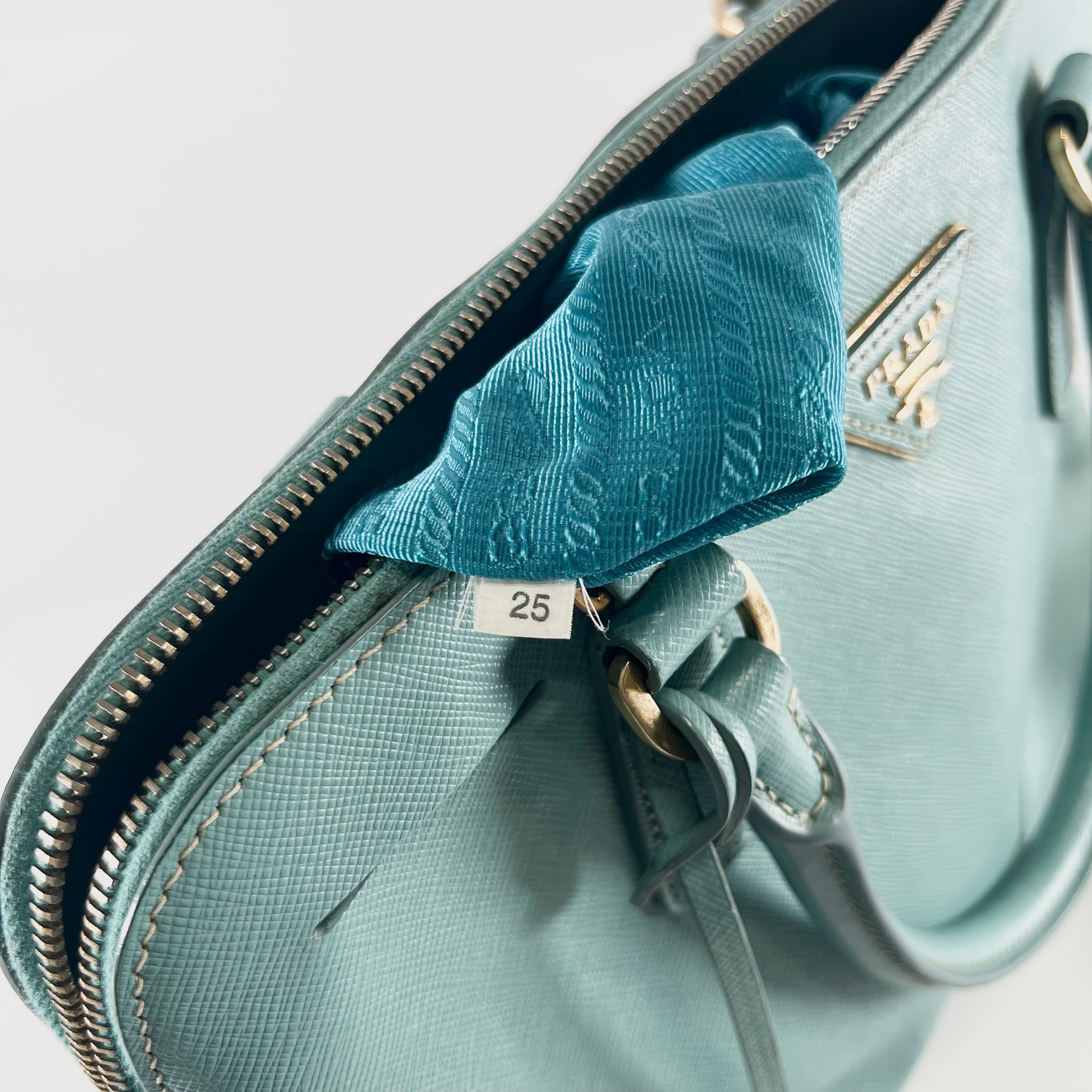 2604 secondhand PRADA hand bag 2way