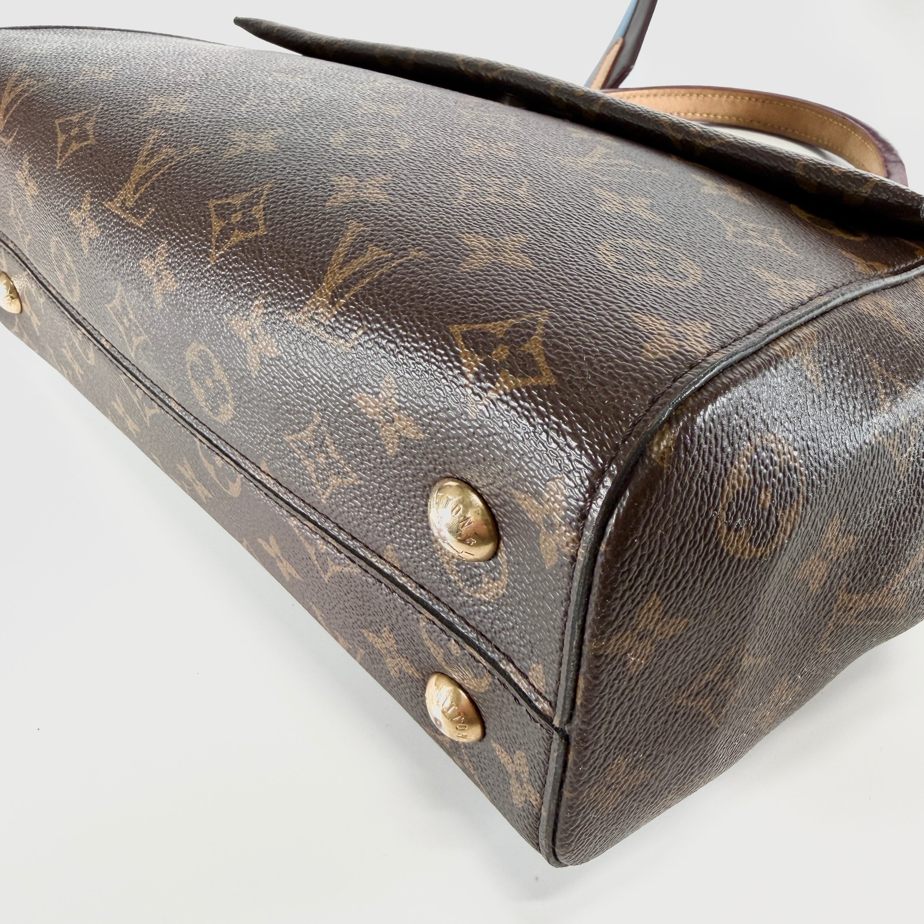 2605 secondhand LV Monogram Cluny M42735 HANDBAG