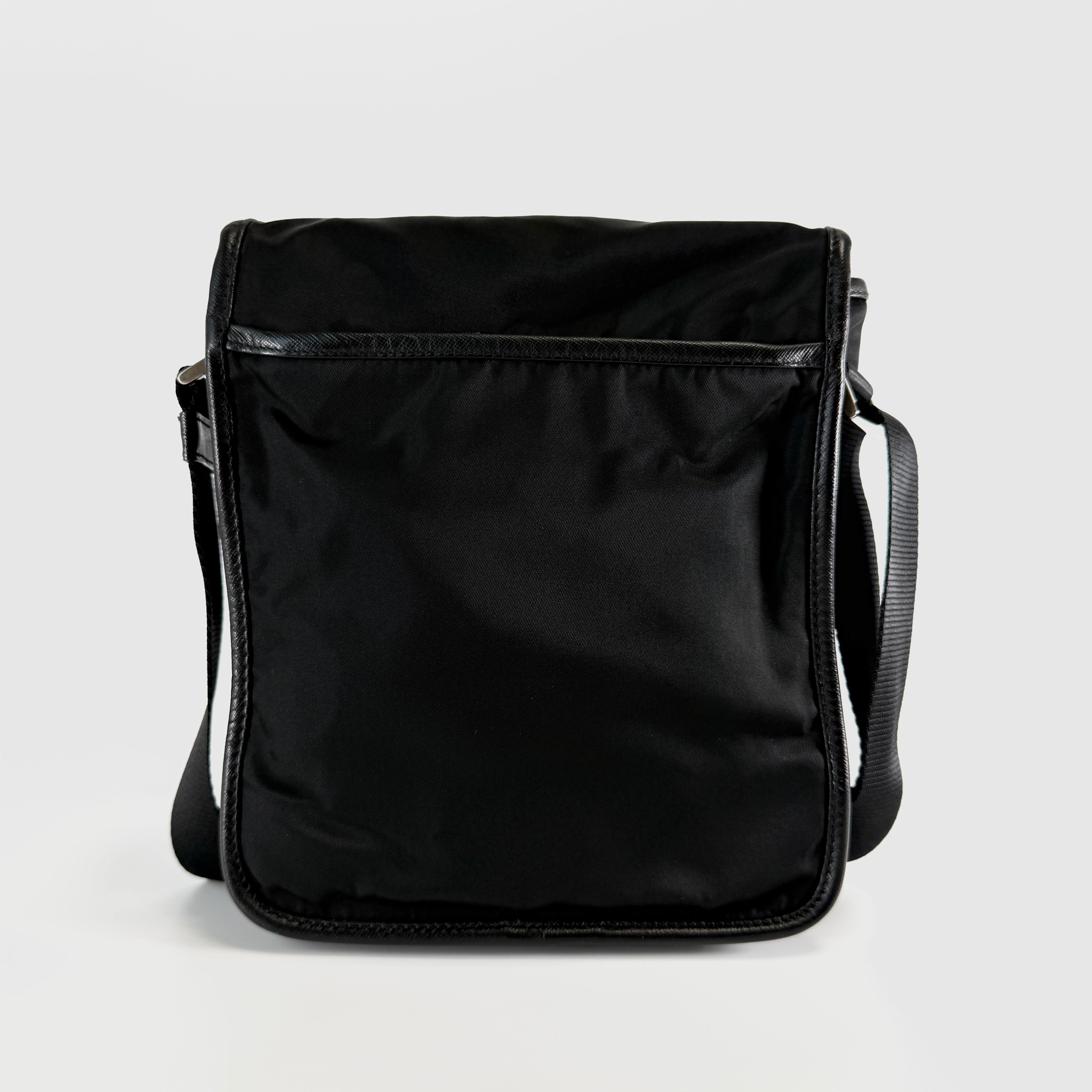 2607 secondhand PRADA nylon × leather Triangle Logo plate Shoulder bag black Guarantee card booklet