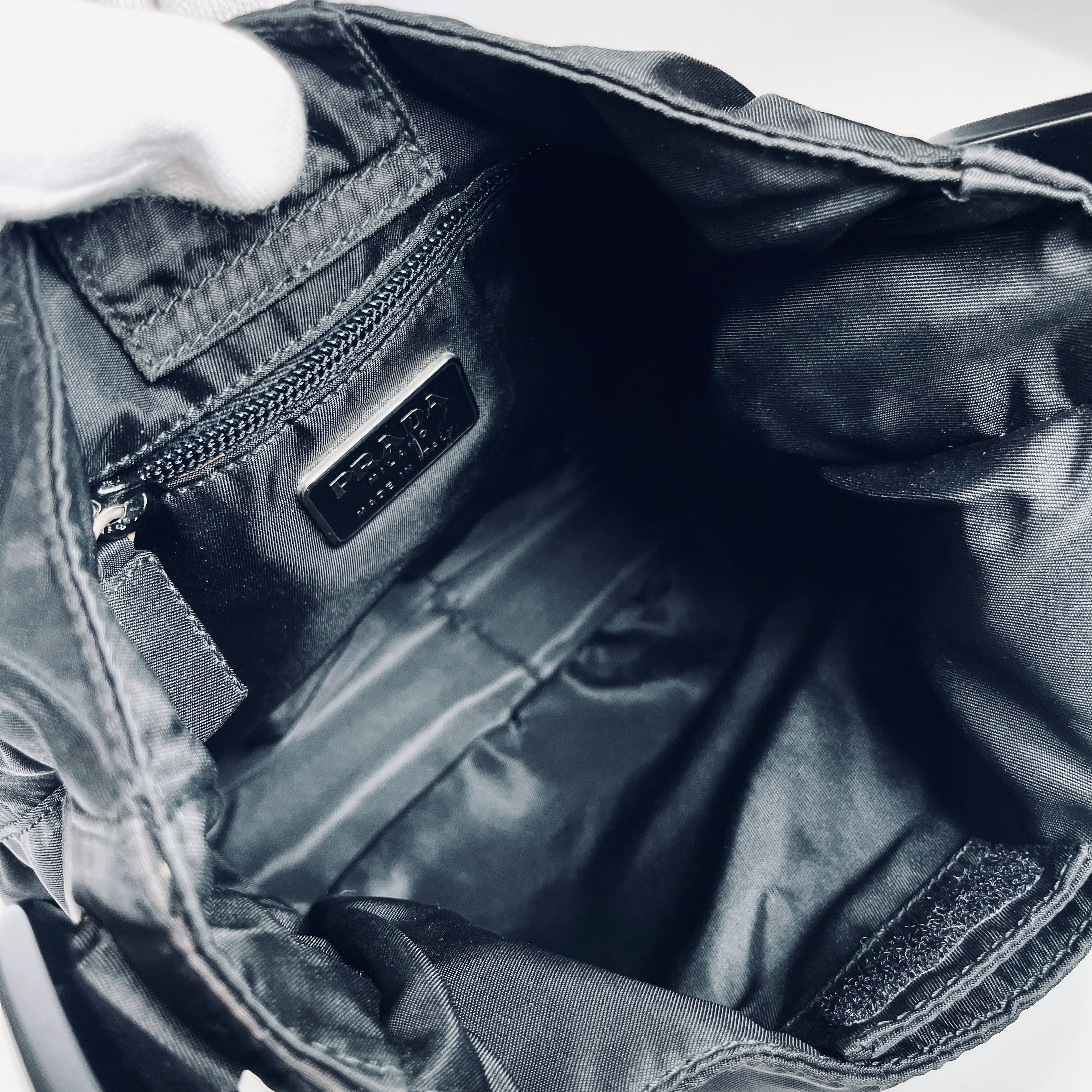 2606 secondhand PRADA nylon hand bag