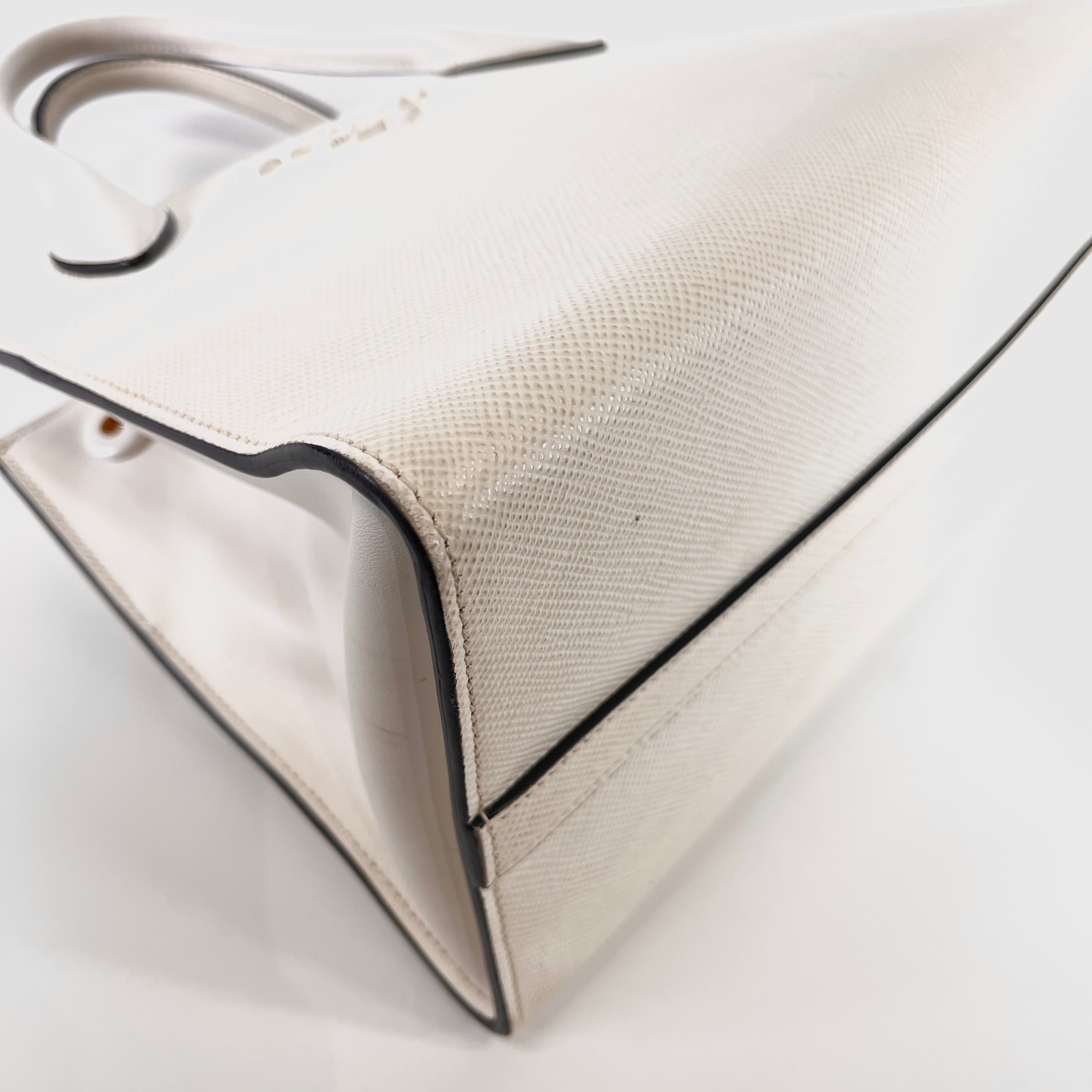 2604 secondhand PRADA Saffiano hand bag