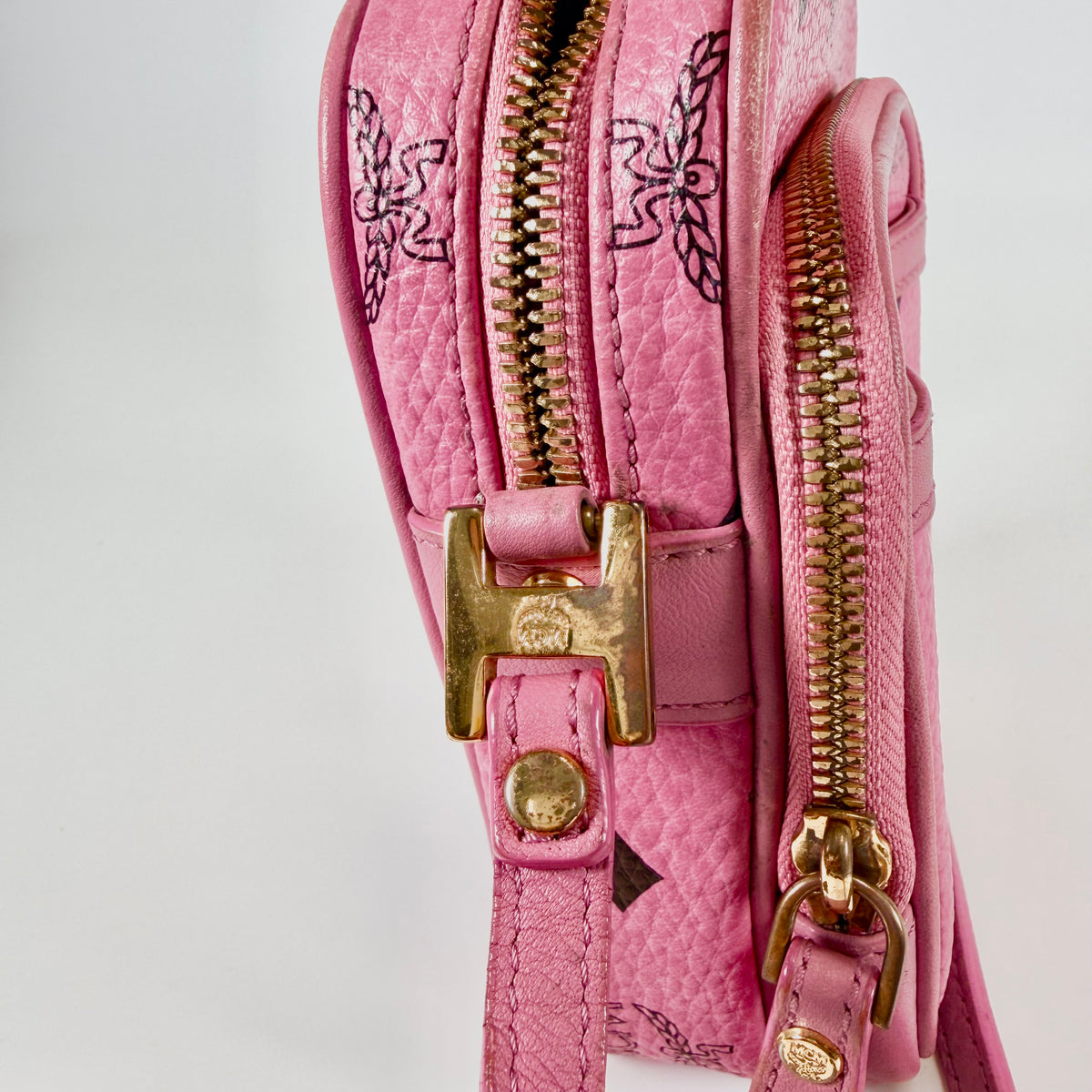 2607 secondhand MCM shoulder bag